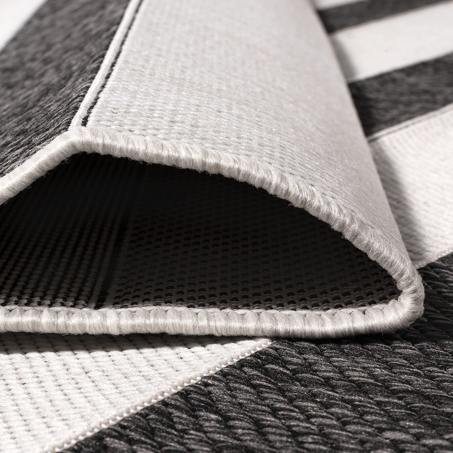 JONATHAN Y Wide Stripe Indoor Outdoor Round Area Rug 3 Ft Black/Cream, Aveiro for Backyard, Patio, Porch, Easy-Cleaning, High Traffic, Pet-Friendly, Non-Shedding (SMB112B-3R)