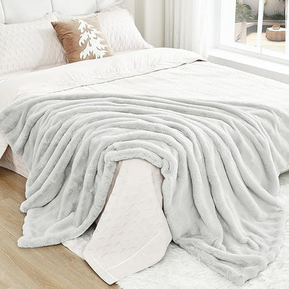 Touchat Luxury Faux Rabbit Fur Throw Blanket for Couch,Super Heavy Warm Cozy Blanket for Sofa Bedroom Living Room,Ultra Soft Fluffy Reversible Plush Blanket for Home Decor Gifts,Grey