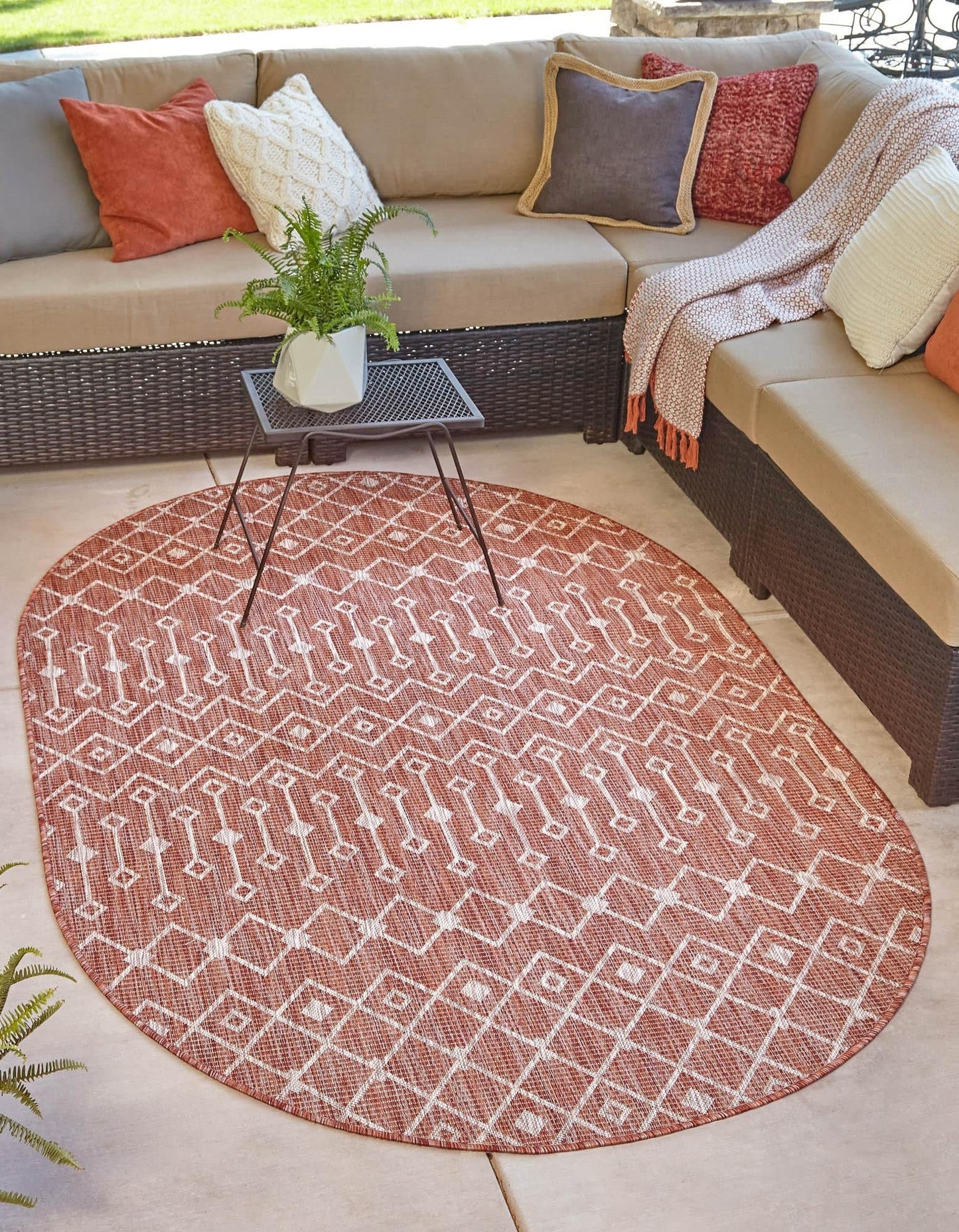 Unique Loom Outdoor Trellis Collection Area Rug - Tribal Trellis (5' 3" x 8' Oval, Rust Red/ Ivory)