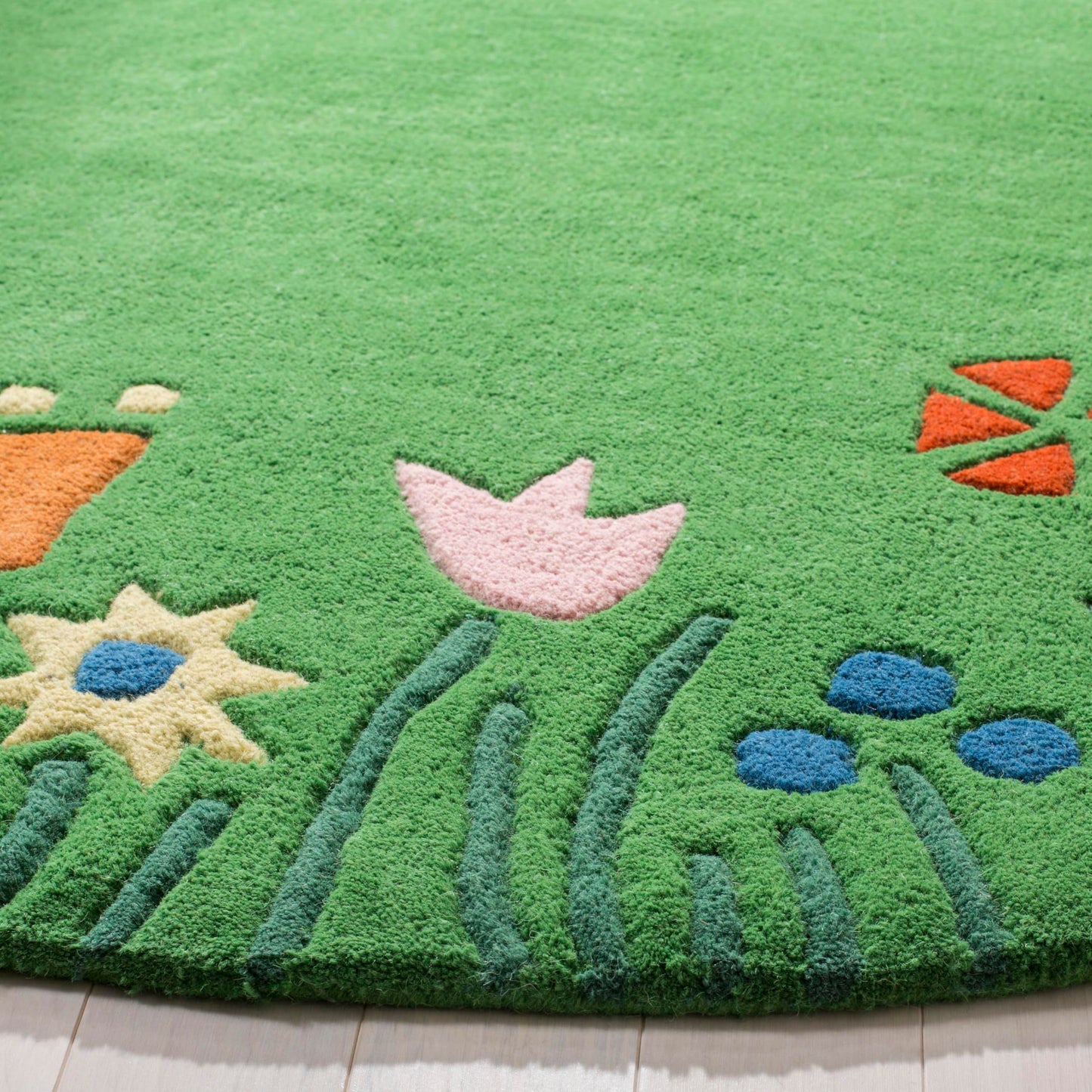 SAFAVIEH Kids Collection Area Rug - 6' Round, Green & Multi, Handmade Grass and Flowers Wool, Ideal for High Traffic Areas in Living Room, Bedroom (SFK751A)