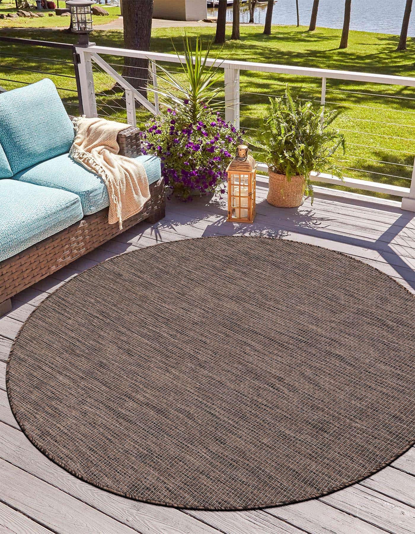 Unique Loom Outdoor Solid Collection Area Rug (6' 1" Round Light Brown/Ivory)