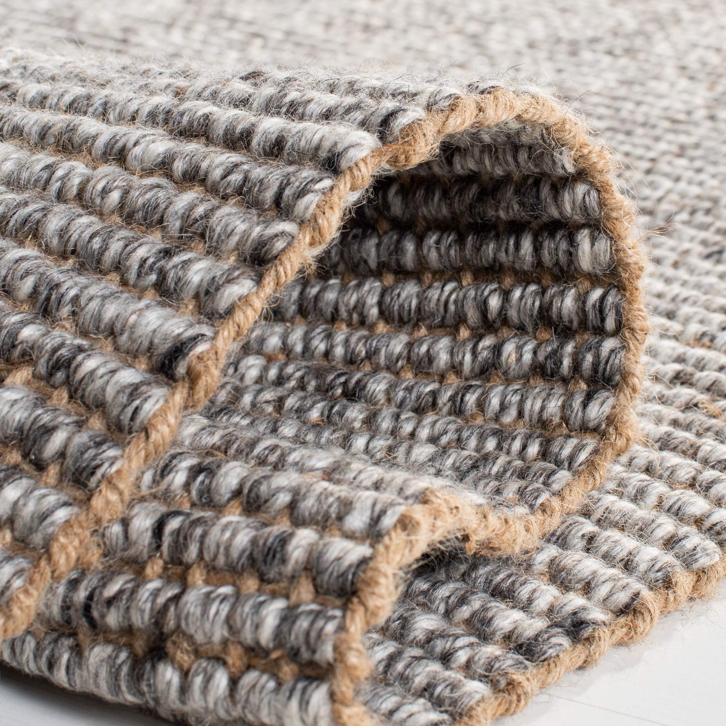 SAFAVIEH Natural Fiber Collection Accent Rug - 3' x 5', Grey & Natural, Handmade Woven Fringe Jute, Ideal for High Traffic Areas in Entryway, Living Room, Bedroom (NF826F)