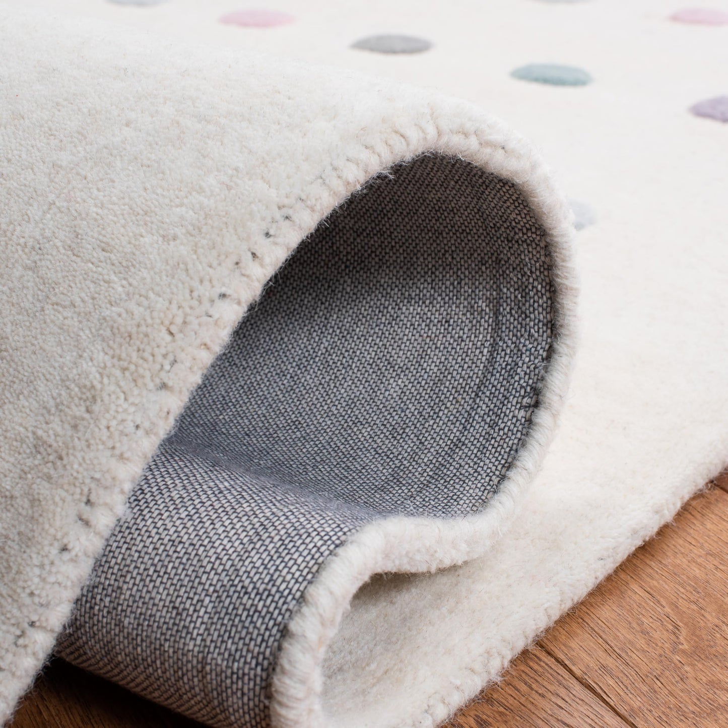 SAFAVIEH Kids Collection Area Rug - 5' x 8', Ivory, Handmade Polka Dot Wool, Ideal for High Traffic Areas in Living Room, Bedroom (SFK805A)