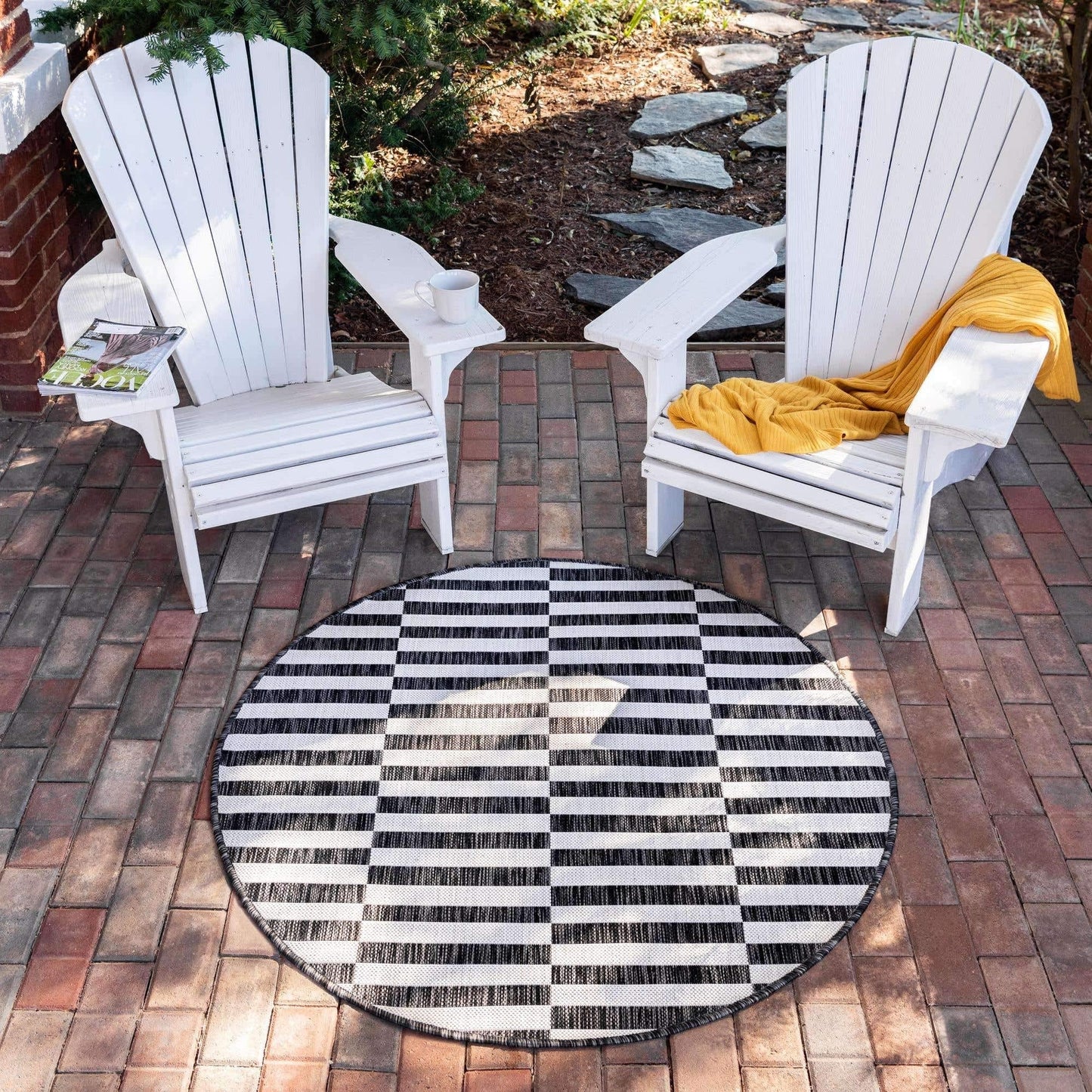 Unique Loom Outdoor Striped Collection Area Rug - Striped (4' 1" Round, Charcoal/Ivory)