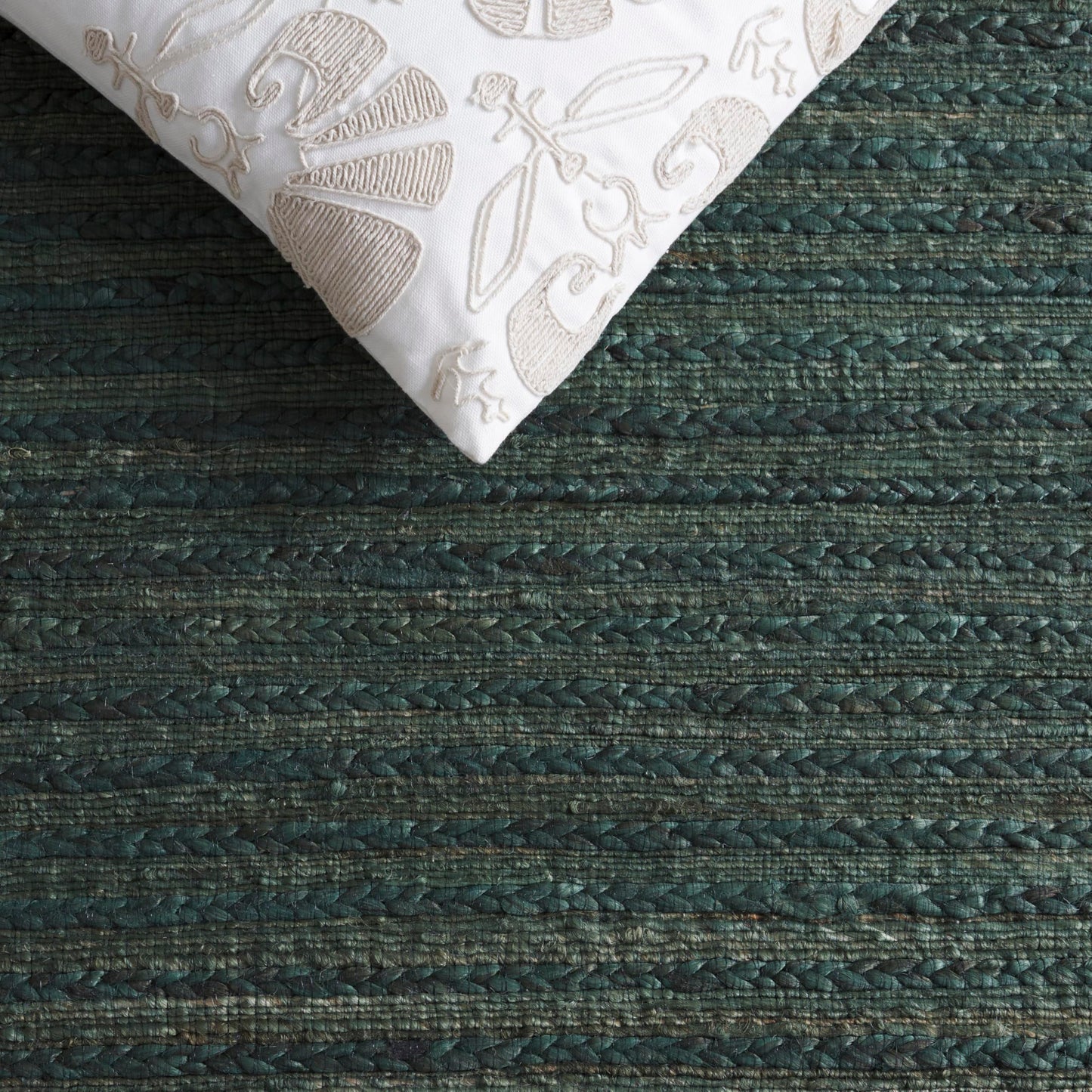 SAFAVIEH Cape Cod Collection Area Rug - 5' x 8', Sage & Natural, Handmade Braided Hemp, Ideal for High Traffic Areas in Living Room, Bedroom (CAP503B)