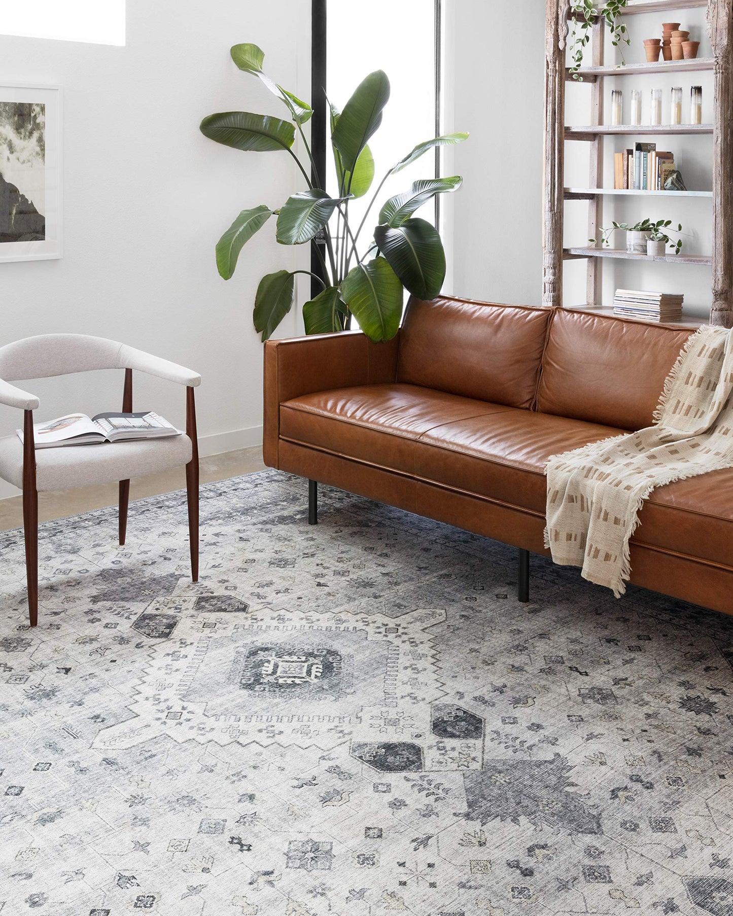 Loloi Skye Collection SKY-02 Silver/Grey 6'-0" x 6'-0" Round Area Rug