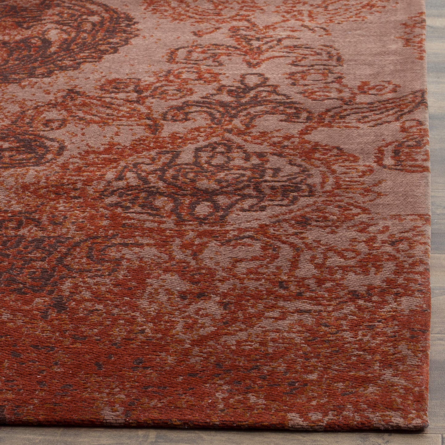 SAFAVIEH Classic Vintage Collection Accent Rug - 4' x 6', Rust & Brown, Distressed Design, Non-Shedding & Easy Care, Ideal for High Traffic Areas in Entryway, Living Room, Bedroom (CLV222A)