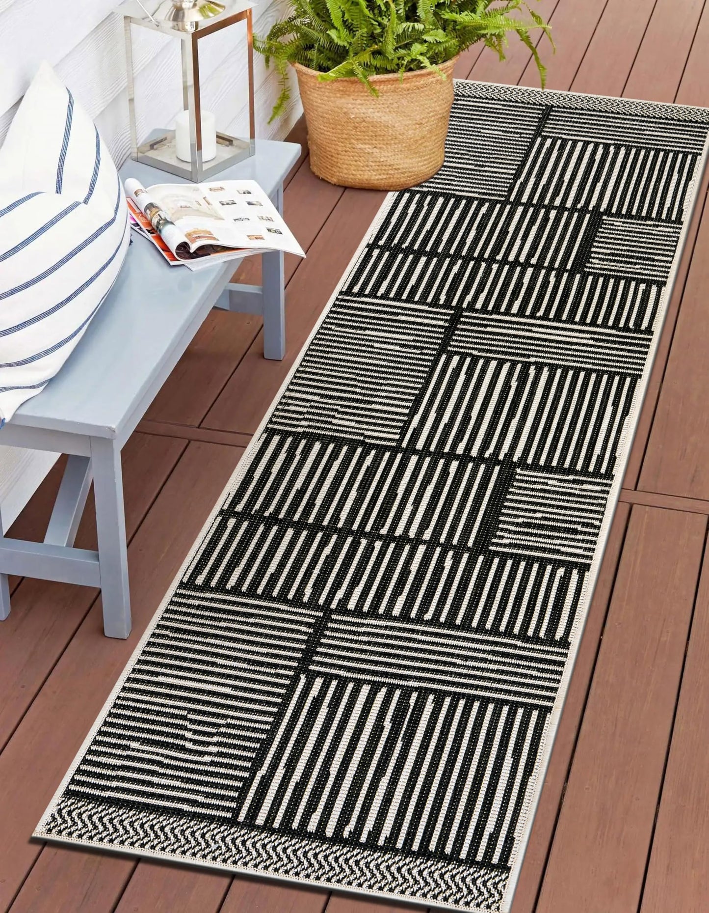 Rugshop Black Contemporary Stripe Indoor/Outdoor Runner Rug, Weather Resistant & Reversible, for Hallway, Entryway and Kitchen, 2' x 7'
