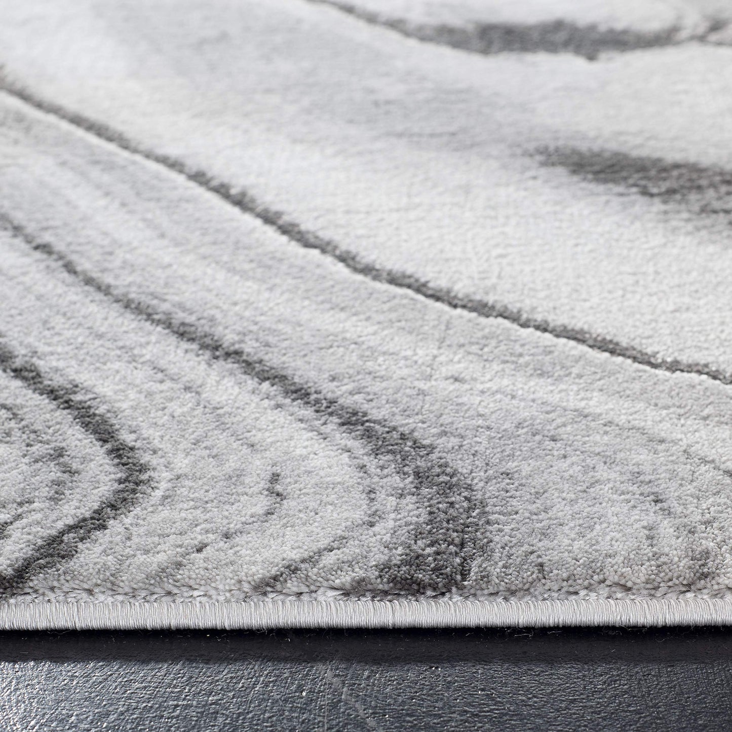SAFAVIEH Craft Collection Area Rug - 5'3" x 7'6", Grey & Silver, Modern Abstract Design, Non-Shedding & Easy Care, Ideal for High Traffic Areas in Living Room, Bedroom (CFT819G)