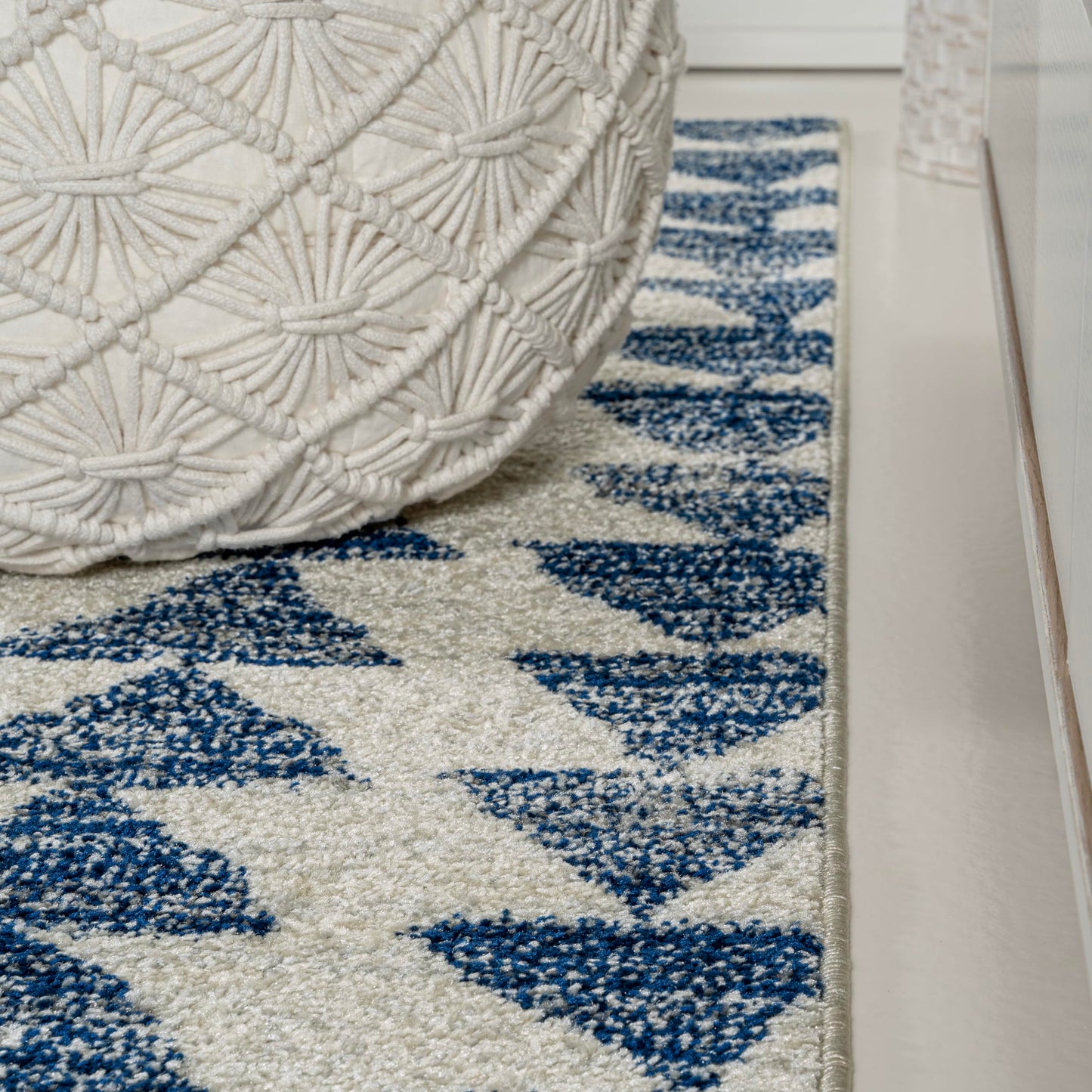 JONATHAN Y Aisha Moroccan Triangle Geometric Cream/Navy Indoor Area Rug, 8x10, Contemporary, Modern, Easy-Cleaning for Living Room, Bedroom, Kitchen, Pet Friendly, Non-Shedding (MOH206D-8)