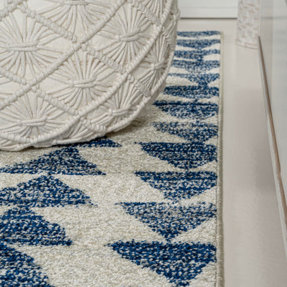 JONATHAN Y Aisha Moroccan Triangle Geometric Cream/Navy Indoor Area Rug, 8x10, Contemporary, Modern, Easy-Cleaning for Living Room, Bedroom, Kitchen, Pet Friendly, Non-Shedding (MOH206D-8)