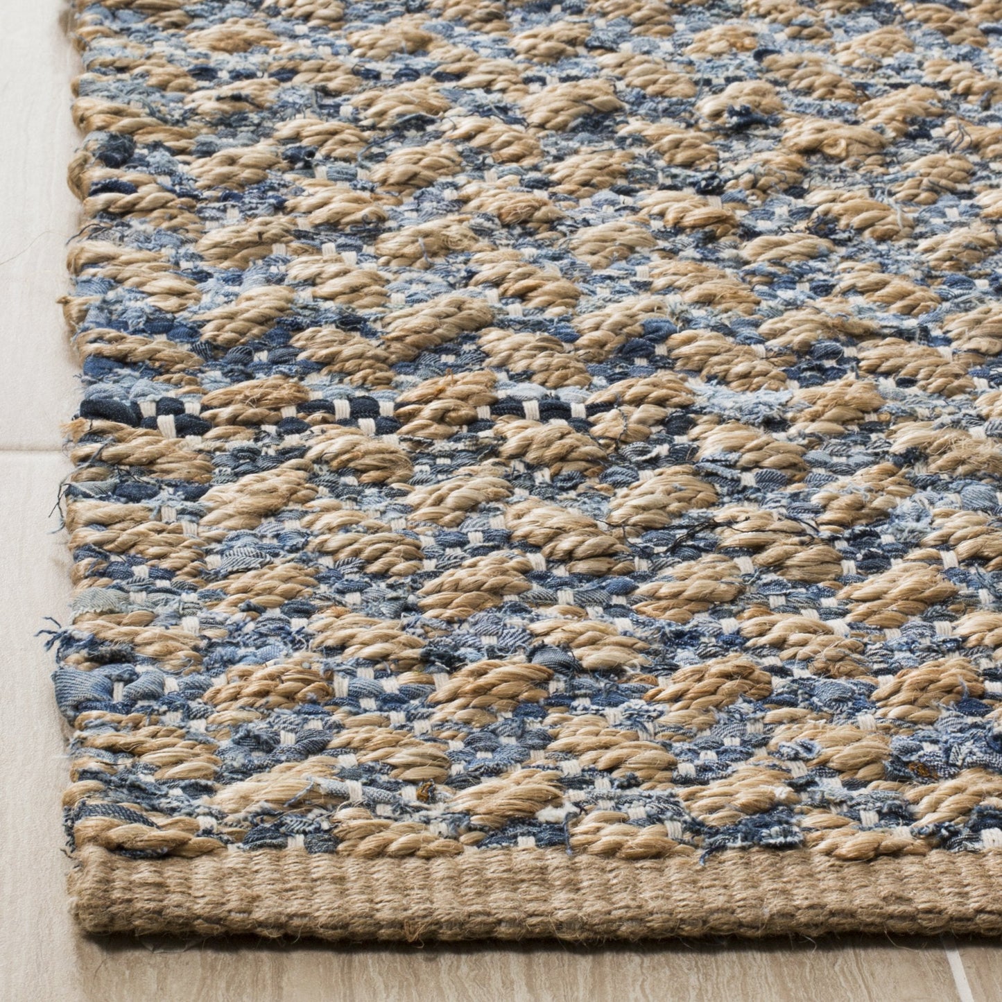 SAFAVIEH Cape Cod Collection Accent Rug - 4' x 6', Blue & Natural, Handmade Boho Braided Jute, Ideal for High Traffic Areas in Entryway, Living Room, Bedroom (CAP305M)