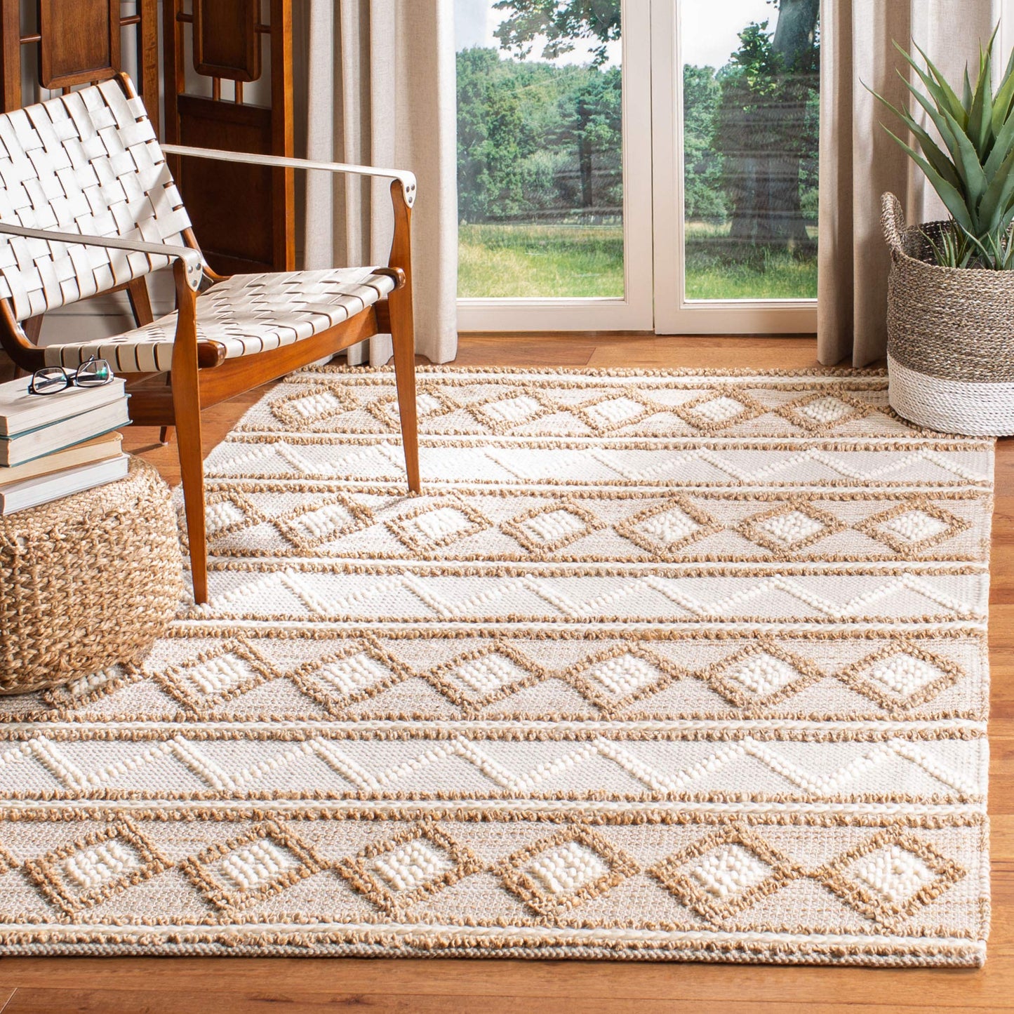 SAFAVIEH Natural Fiber Collection Area Rug - 5' x 8', Beige & Ivory, Handmade Moroccan Boho Tribal Jute & Wool, Ideal for High Traffic Areas in Living Room, Bedroom (NF866A)