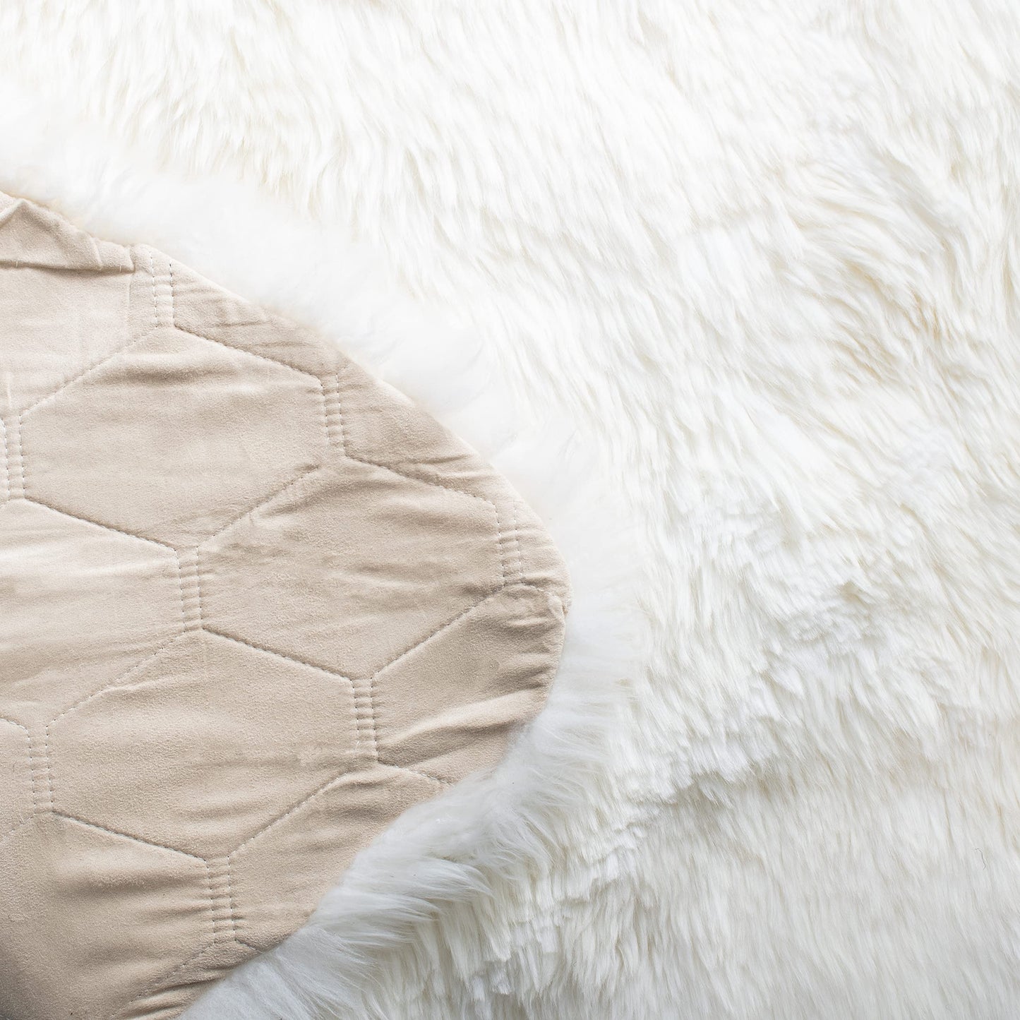 SAFAVIEH Sheep Skin Collection Runner Rug - 2' x 8', Natural & White, Handmade Rustic Glam Genuine Pelt, 3.4-inch Thick Ideal for High Traffic Areas in Living Room, Bedroom (SHS211A)
