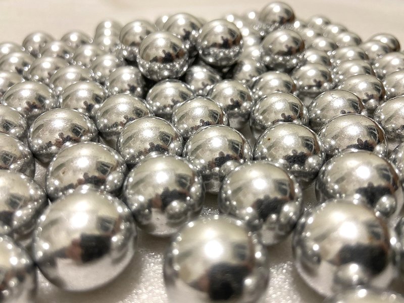Alien Play 100 X 43 Cal Aluminum Balls for Self Defense and Target Practice, Solid Hard .43 Caliber Alu Paintballs Fit for T4E Walther PPQ/ TPM1 and Glock17/G17 (Silver)