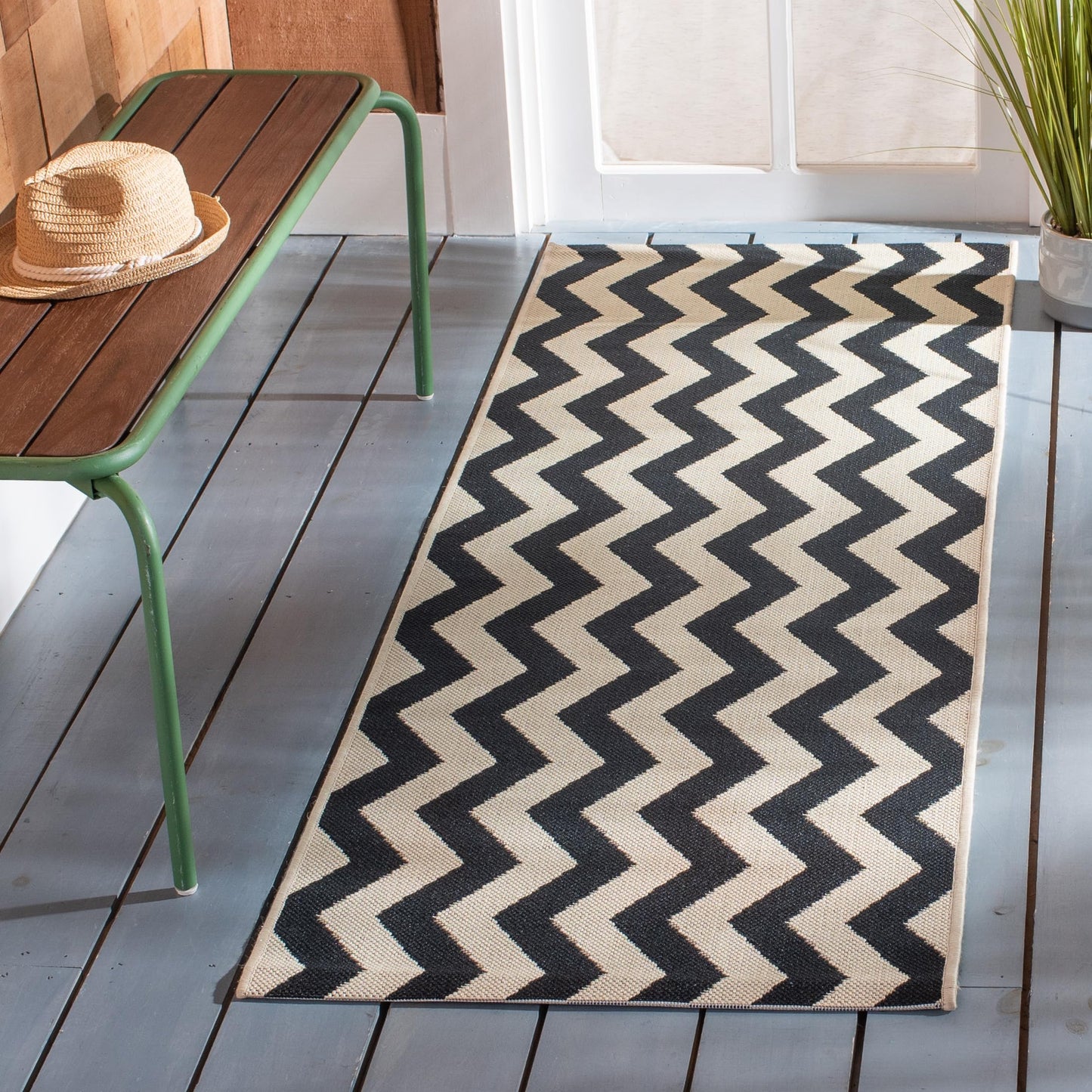 SAFAVIEH Courtyard Collection 2'7" x 5' Black/Beige CY6245 Indoor/ Outdoor Waterproof Easy-Cleaning Patio Backyard Mudroom Area-Rug