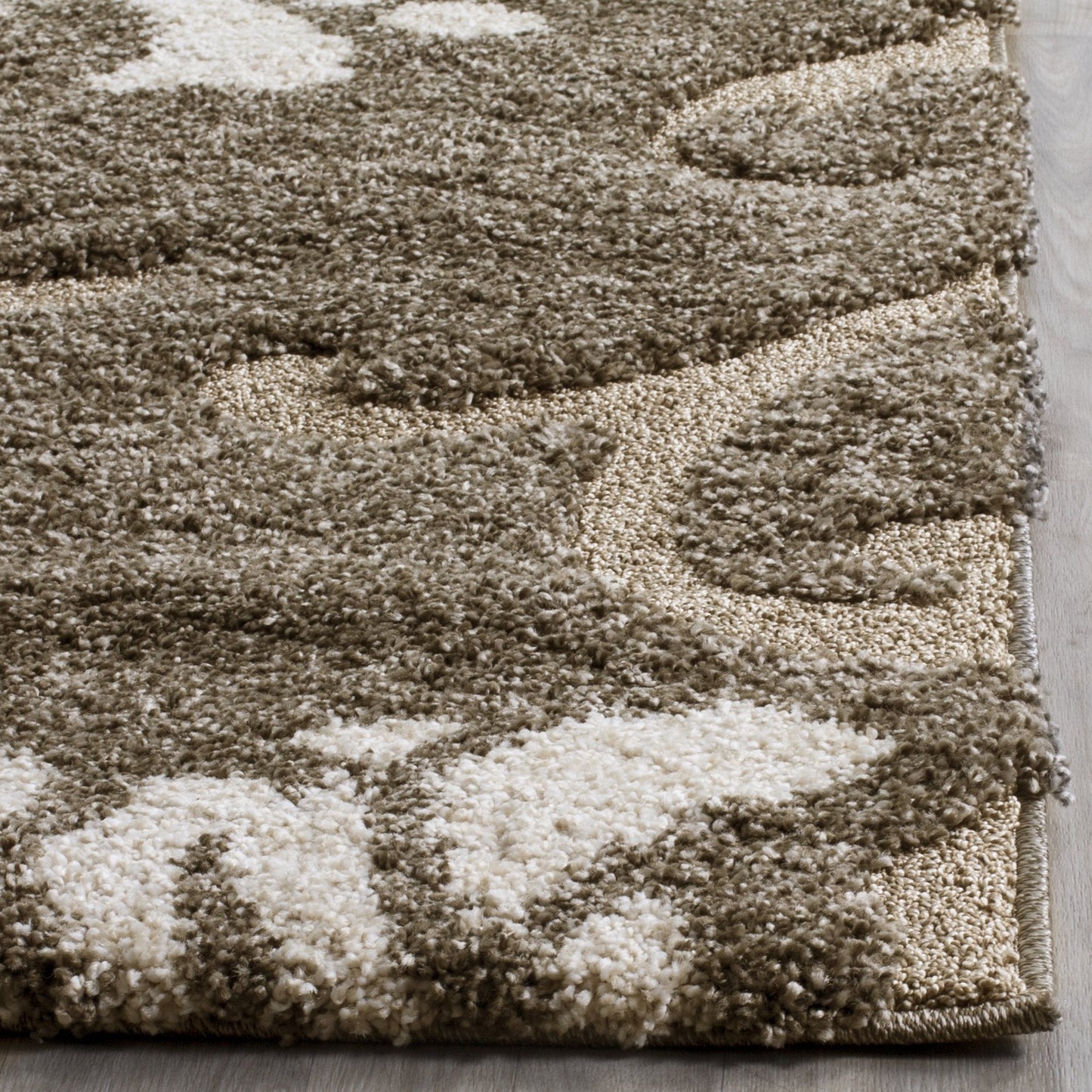 SAFAVIEH Florida Shag Collection Area Rug - 6' x 9', Smoke & Beige, Floral Design, Non-Shedding & Easy Care, 1.2-inch Thick Ideal for High Traffic Areas in Living Room, Bedroom (SG464-7913)