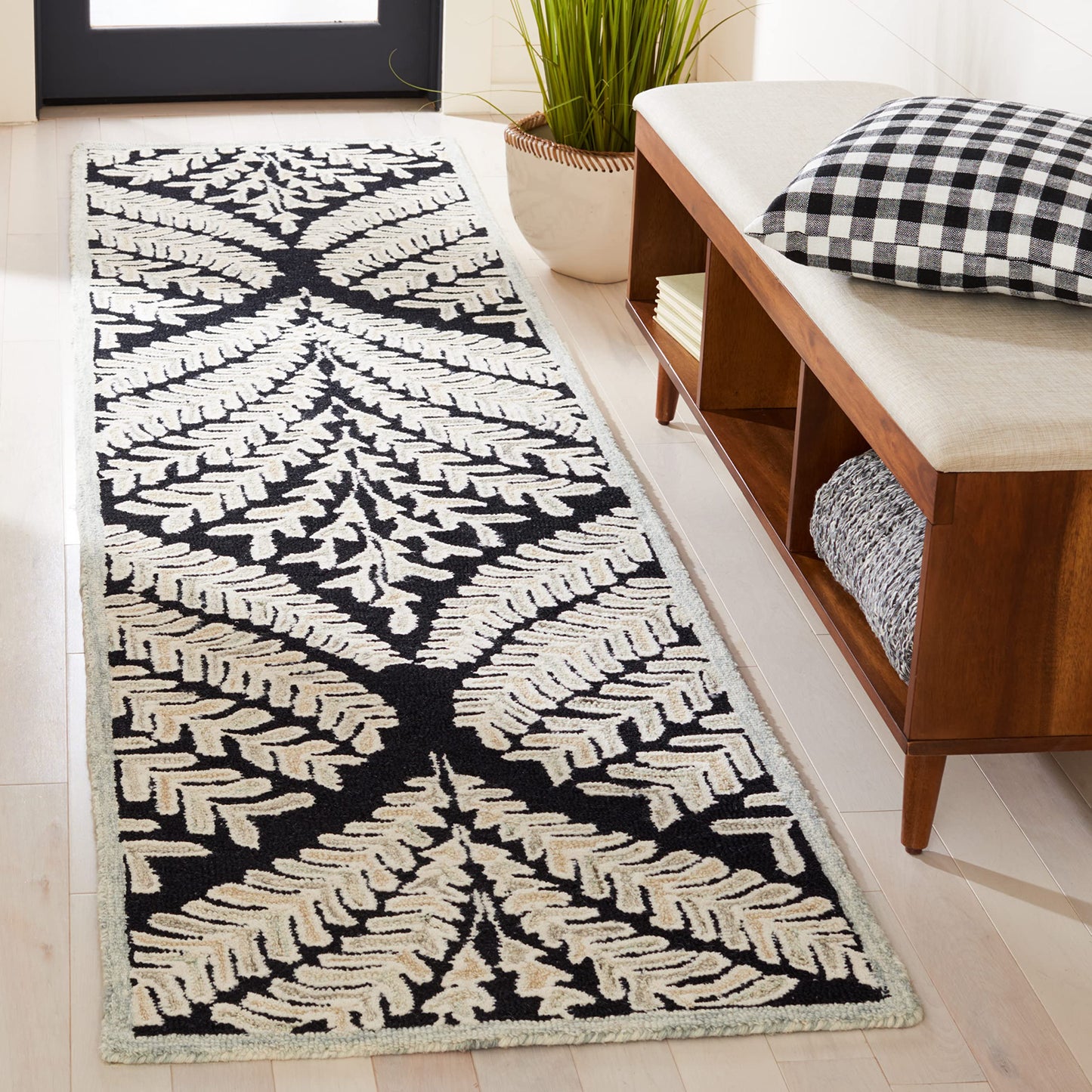 SAFAVIEH Capri Collection Runner Rug - 2'3" x 7', Black & Ivory, Handmade Wool, Ideal for High Traffic Areas in Living Room, Bedroom (CPR208Z)