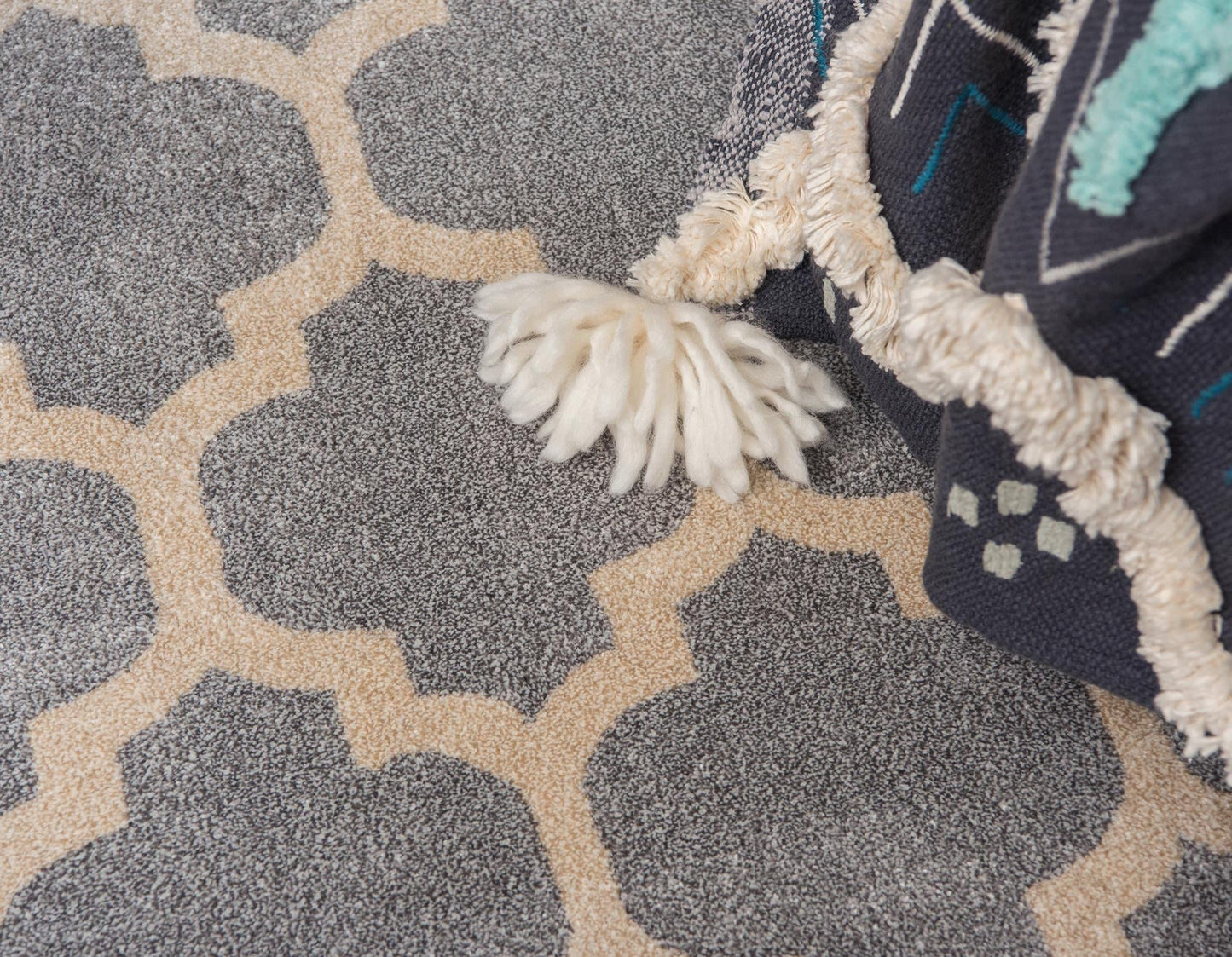 Rugs.com Lattice Collection Rug – 3' x 5' Light Gray Medium Rug Perfect for Entryways, Kitchens, Breakfast Nooks, Accent Pieces