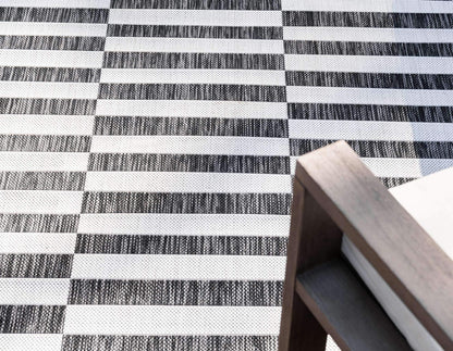 Unique Loom Outdoor Striped Collection Area Rug - Striped (5' 1" x 8' Rectangle, Charcoal/Ivory)