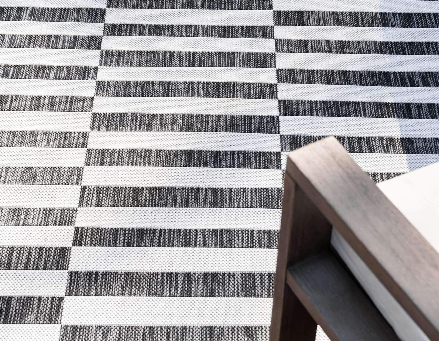 Unique Loom Outdoor Striped Collection Area Rug - Striped (7' 1" x 10' Rectangle, Charcoal/Ivory)