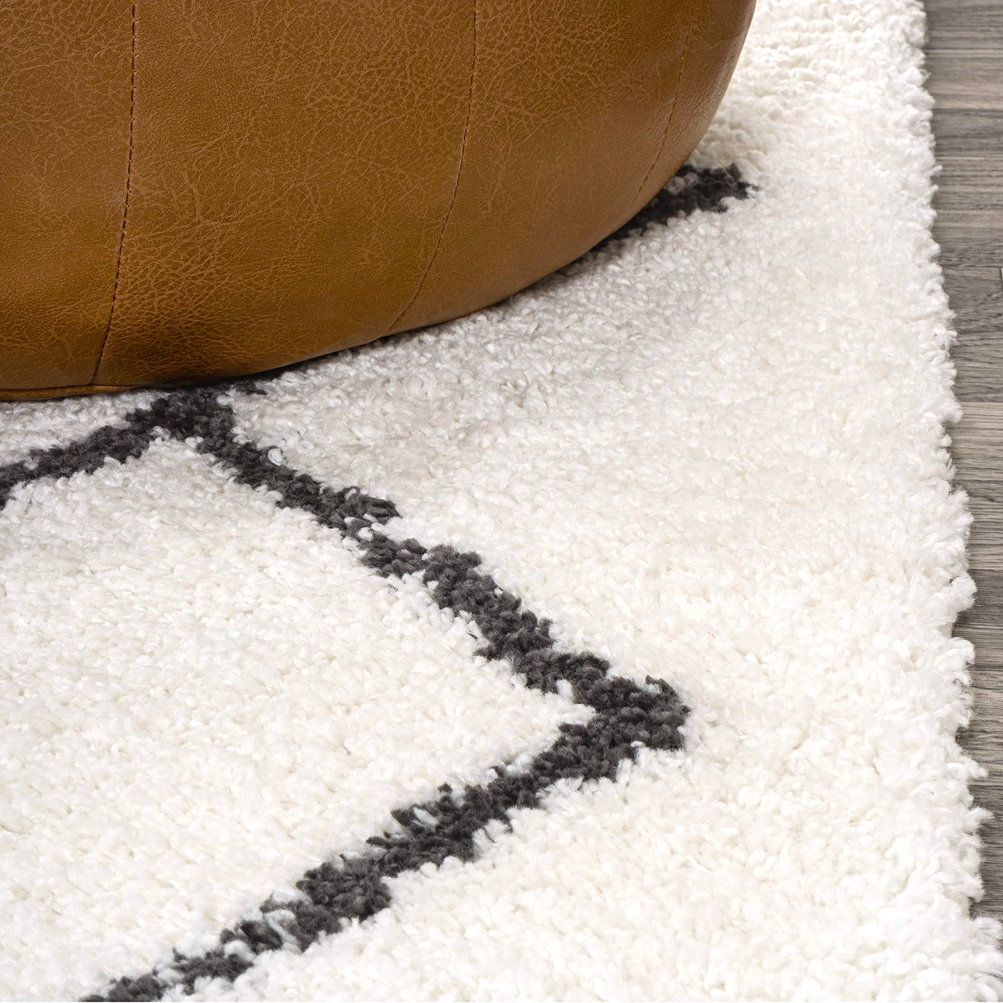 JONATHAN Y Cami Diamond Shag White/Gray Indoor Area Rug, 3x5, Moroccan, Bohemian, Contemporary, Easy-Cleaning for Living Room, Bedroom, Kitchen, Pet Friendly, Non-Shedding (MOH410A-3)