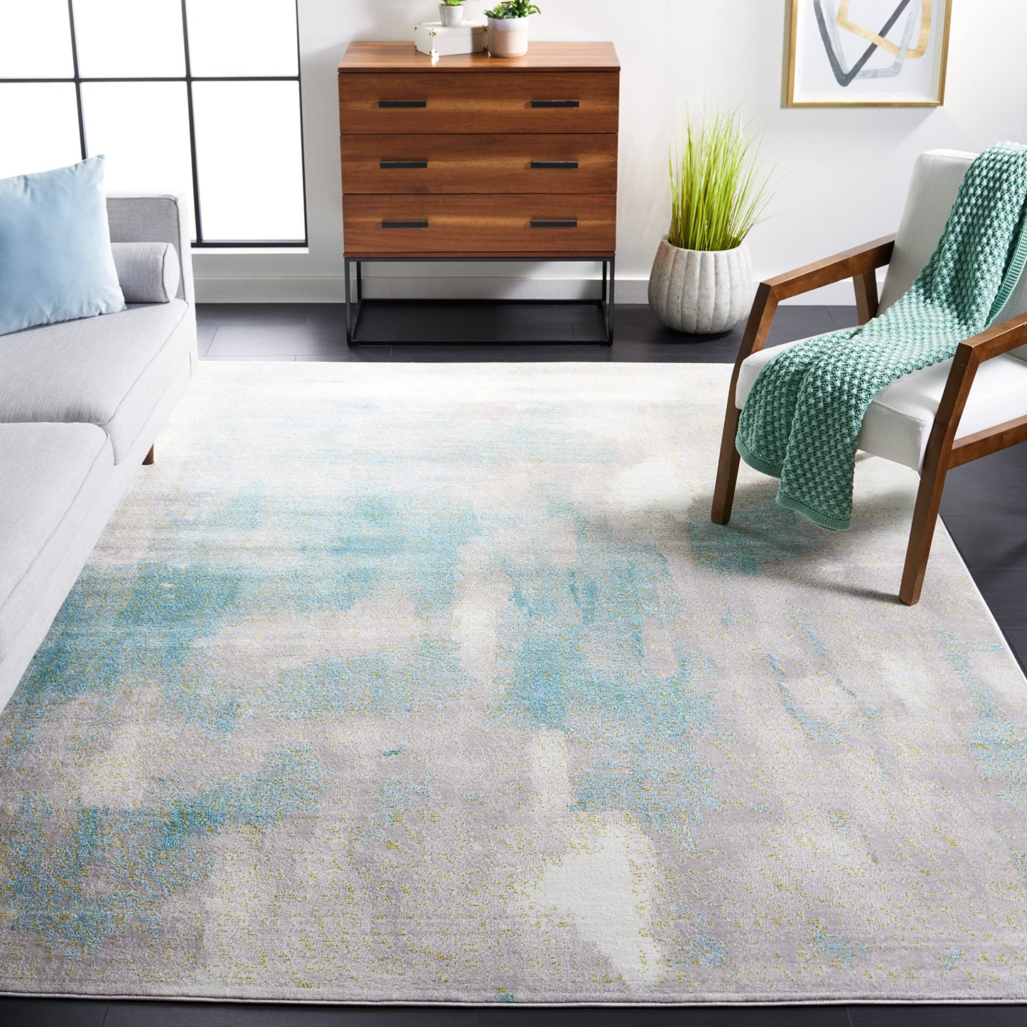 SAFAVIEH Skyler Collection Area Rug - 6' x 9', Grey & Green, Modern Abstract Design, Non-Shedding & Easy Care, Ideal for High Traffic Areas in Living Room, Bedroom (SKY141F)