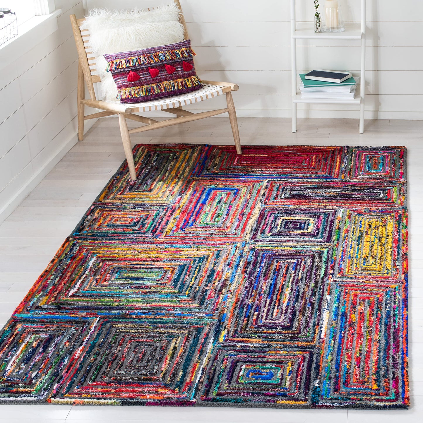 SAFAVIEH Nantucket Collection Accent Rug - 4' x 6', Charcoal, Handmade Boho Abstract Cotton & Wool, Ideal for High Traffic Areas in Entryway, Living Room, Bedroom (NAN609A)