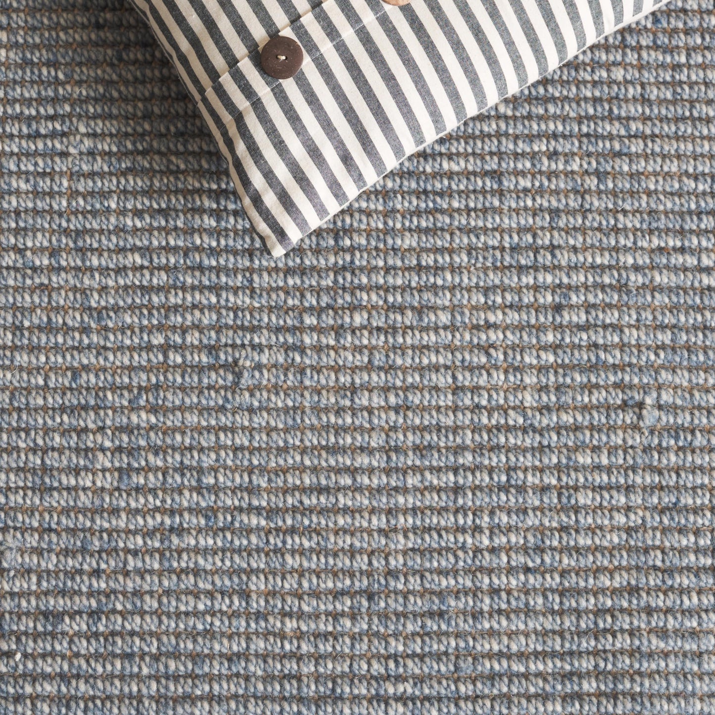 SAFAVIEH Natural Fiber Collection Area Rug - 5' x 8', Navy, Handmade Jute & Wool, Ideal for the Living Room, Dining, Bedroom (NF842N)