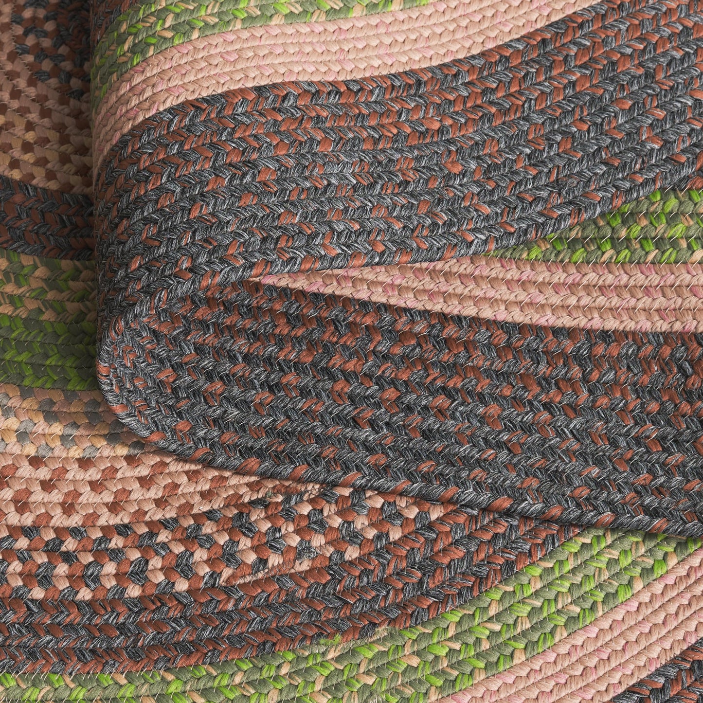 SAFAVIEH Washable Rug Outdoor Braided Collection - 3' Round, Brown & Green, Handmade & Reversible, Non-Shedding & Easy to Clean, Ideal for Patio, Backyard, Mudroom (BRD314T)