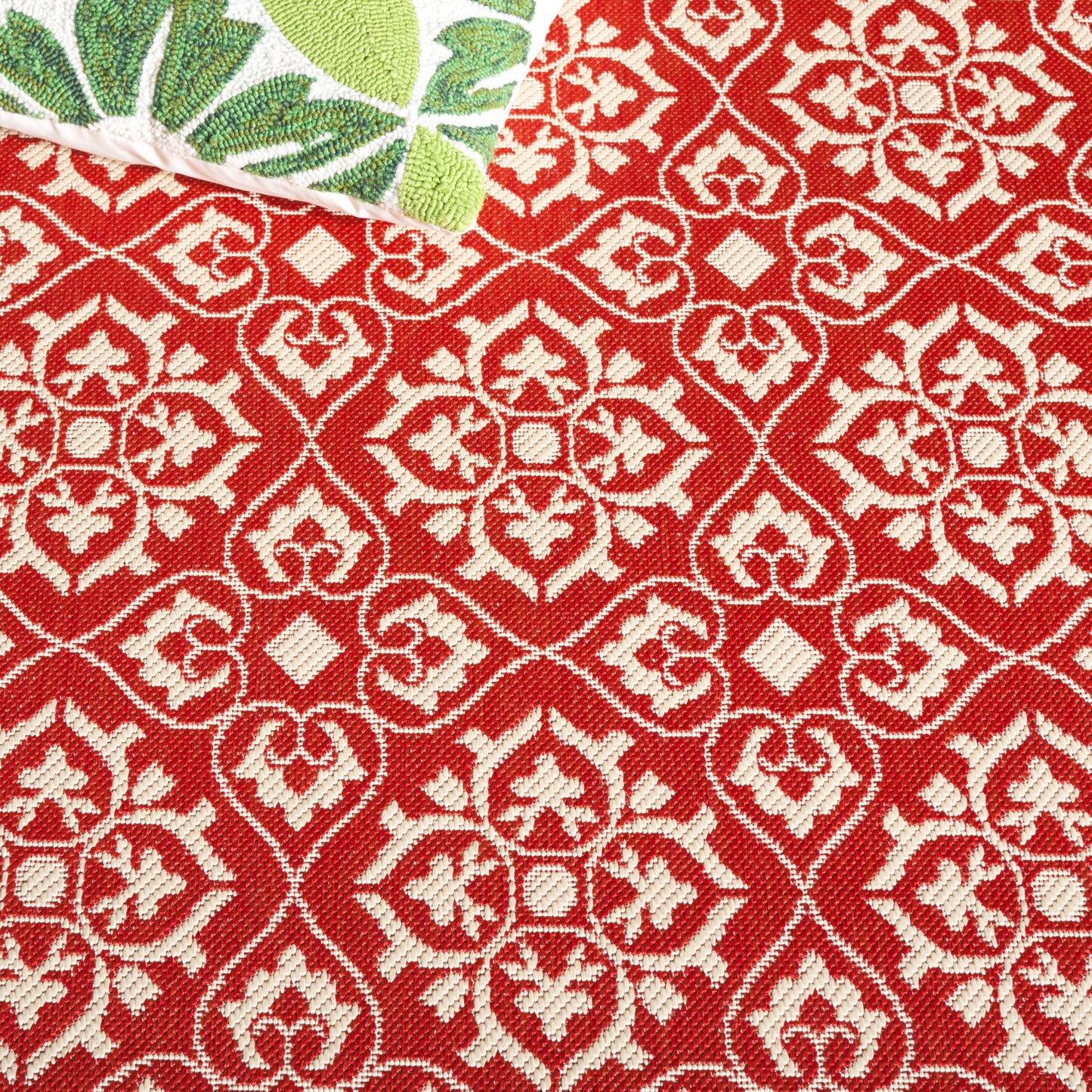 SAFAVIEH Washable Rug Outdoor Courtyard Collection - 2'7" x 5', Red & Cream, Non-Shedding & Easy Cleaning, Ideal for Patio, Backyard, Mudroom (CY6550-28)