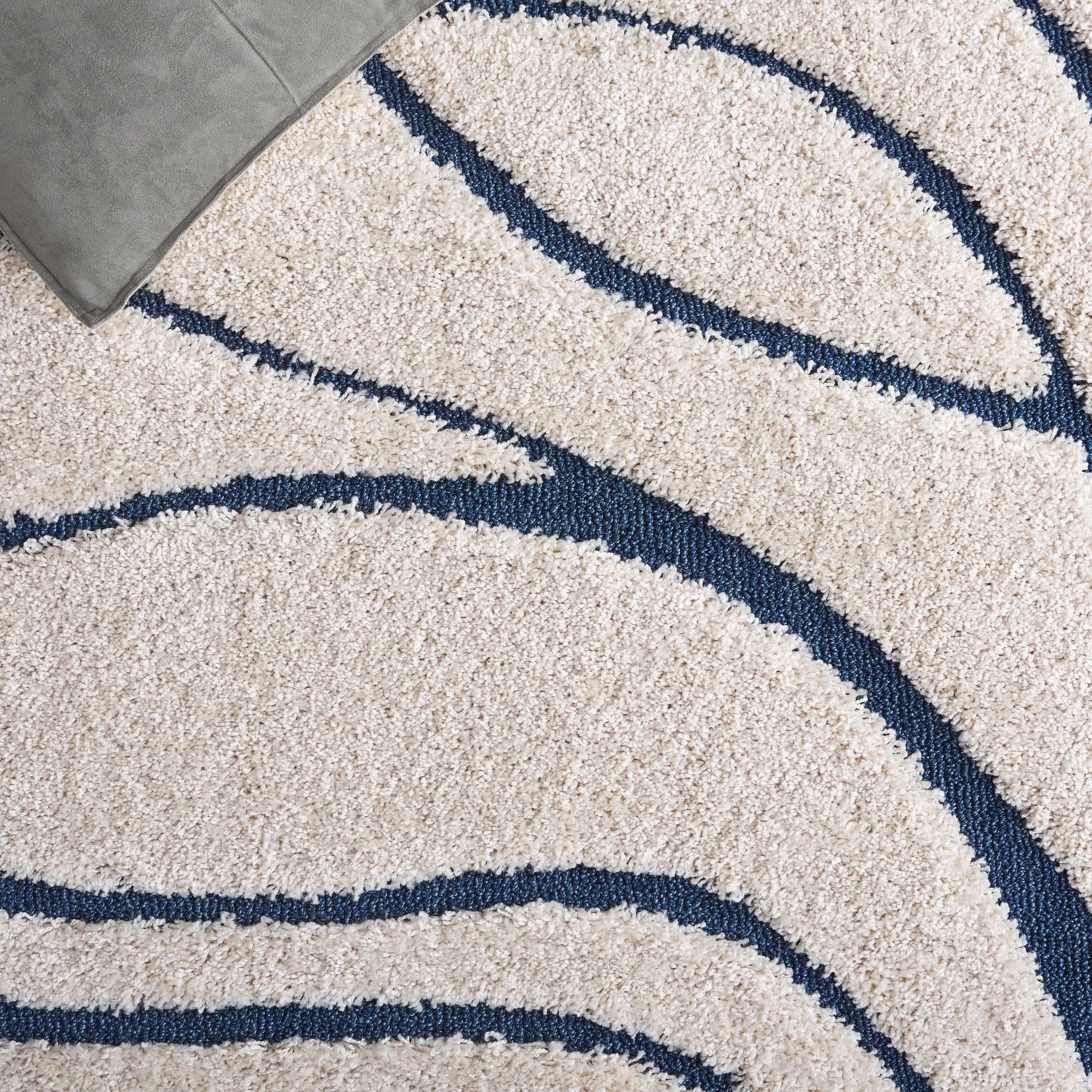 SAFAVIEH Florida Shag Collection Accent Rug - 3'3" x 5'3", Cream & Blue, Non-Shedding & Easy Care, 1.2-inch Thick Ideal for High Traffic Areas in Entryway, Living Room, Bedroom (SG471-1165)