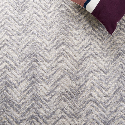 SAFAVIEH Metro Collection Accent Rug - 3' x 5', Silver, Handmade Chevron Wool, Ideal for High Traffic Areas in Entryway, Living Room, Bedroom (MET181G)