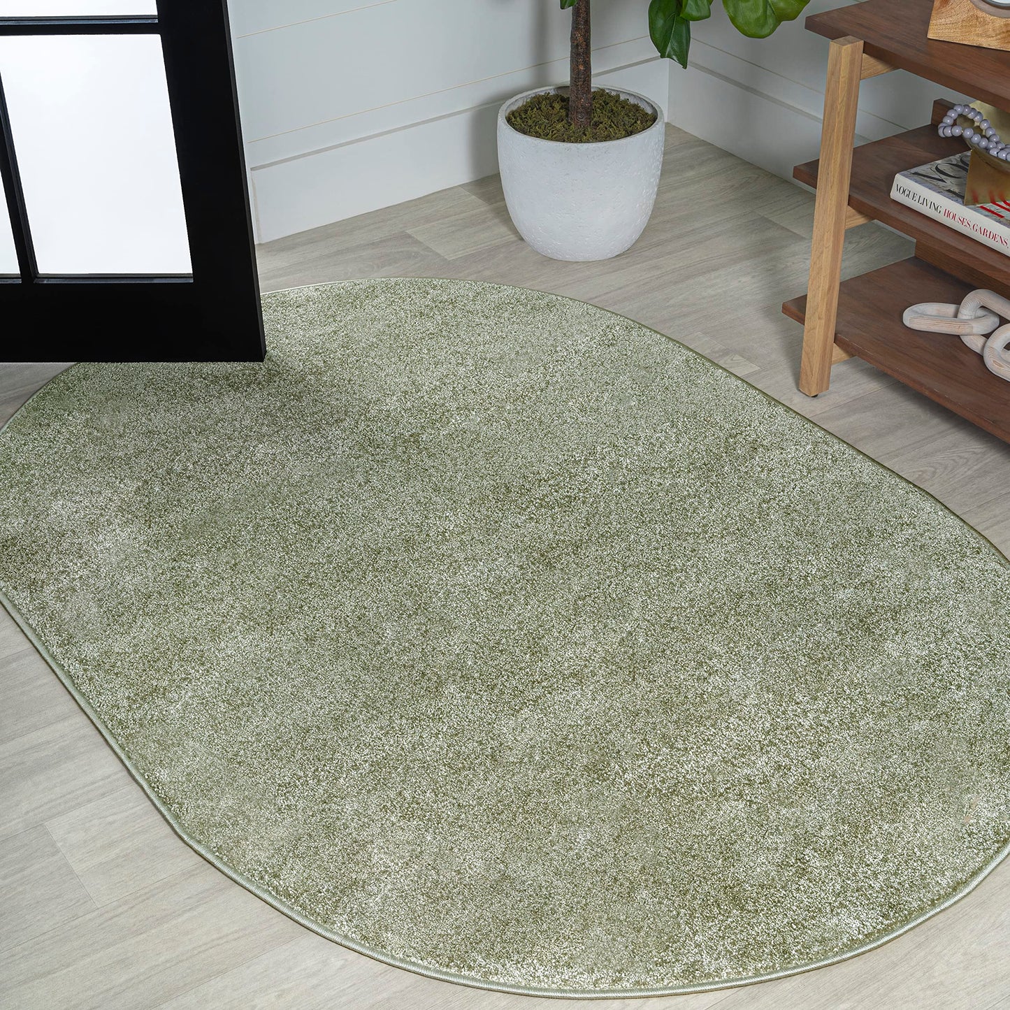 JONATHAN Y Haze Solid Low-Pile Green 3x5 Oval Indoor Area Rug, Coastal,Bohemian,Minimalist,Classic, Easy-Cleaning for Living Room,Bedroom,Kitchen,Pet Friendly,Non-Shedding (SEU100O-3OV)