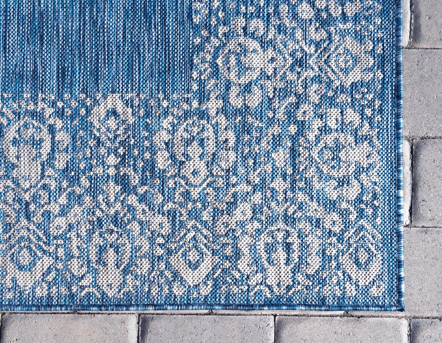 Unique Loom Outdoor Border Collection Area Rug - Floral Border (5' 1" x 8' Rectangle, Blue/ Ivory)