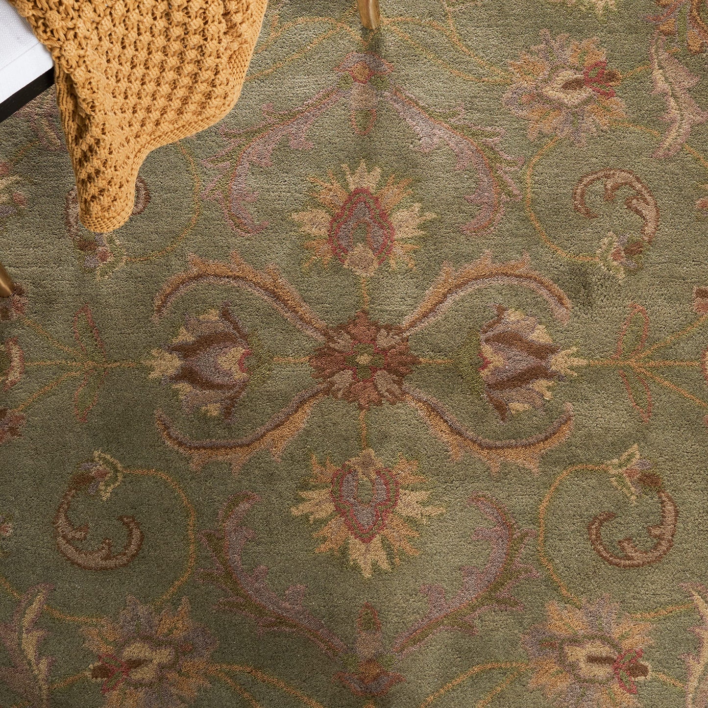 SAFAVIEH Heritage Collection Area Rug - 7'6" x 9'6" Oval, Green & Gold, Handmade Traditional Oriental Wool, Ideal for High Traffic Areas in Living Room, Bedroom (HG811A)
