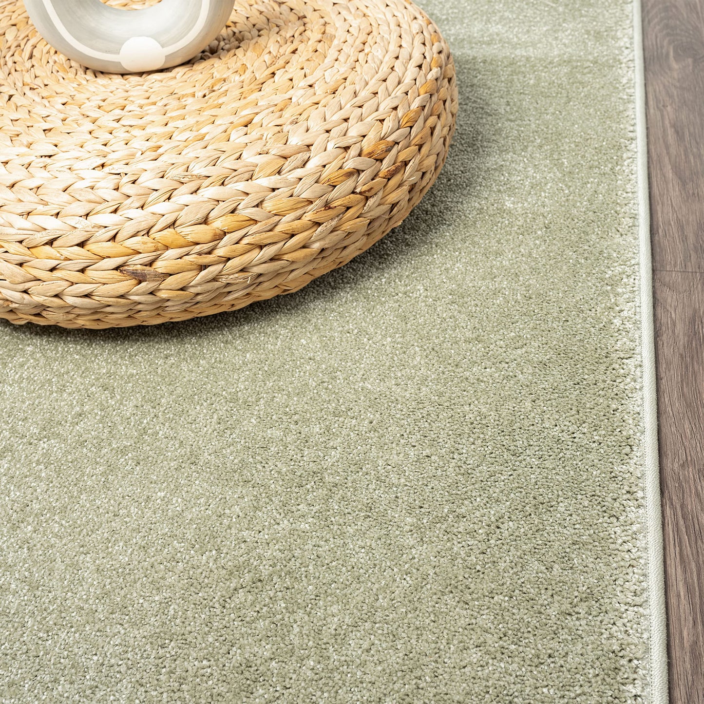 JONATHAN Y Haze Solid Low-Pile Green 3x5 Oval Indoor Area Rug, Coastal,Bohemian,Minimalist,Classic, Easy-Cleaning for Living Room,Bedroom,Kitchen,Pet Friendly,Non-Shedding (SEU100O-3OV)