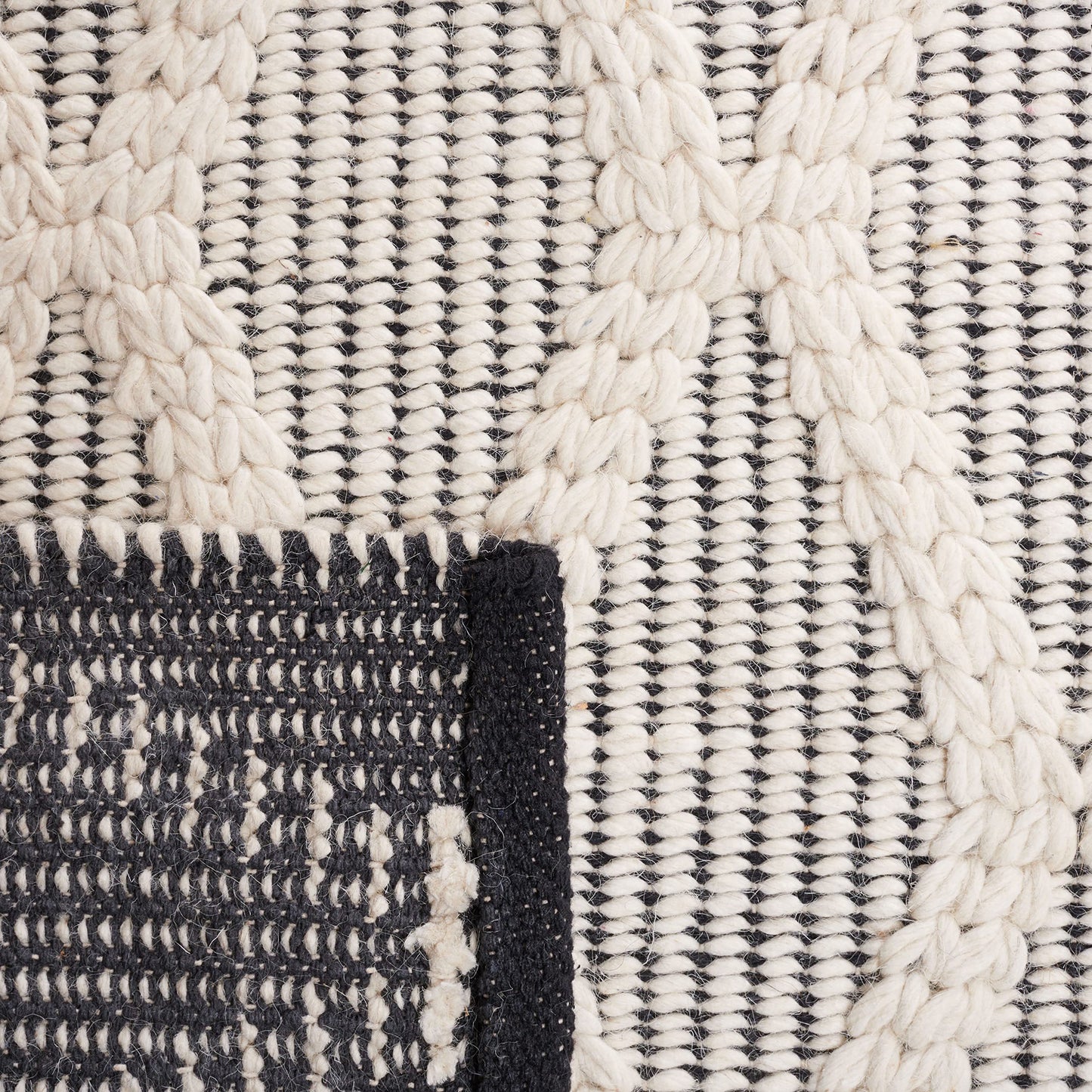 SAFAVIEH Natura Collection Area Rug - 6' x 9', Black & Ivory, Handmade Boho Farmhouse Trellis Wool, Ideal for High Traffic Areas in Living Room, Bedroom (NAT206Z)