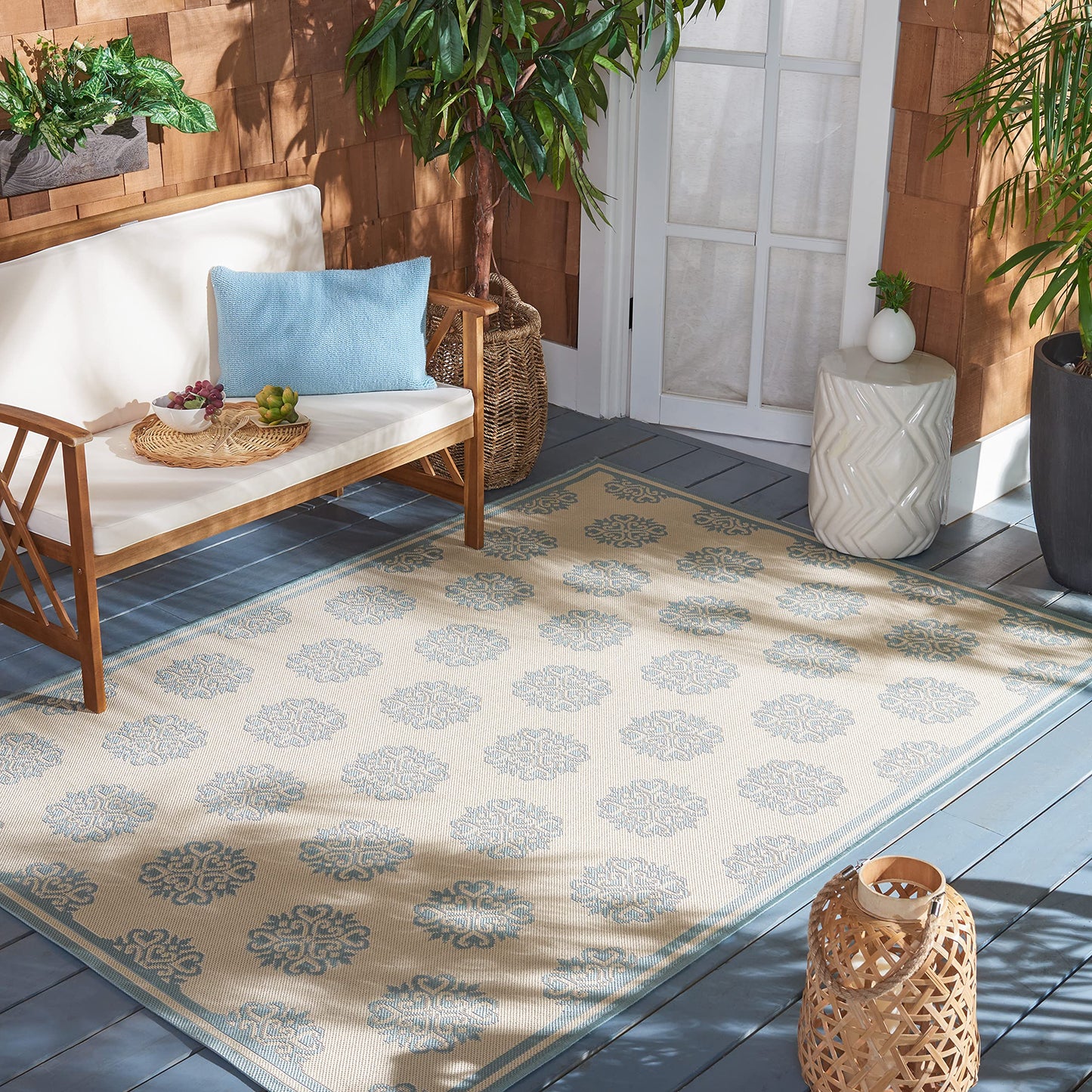 SAFAVIEH Washable Rug Outdoor Beach House Collection - 5'3" x 7'6", Cream & Aqua, Non-Shedding & Easy to Clean, Ideal for Patio, Backyard, Mudroom (BHS181L)