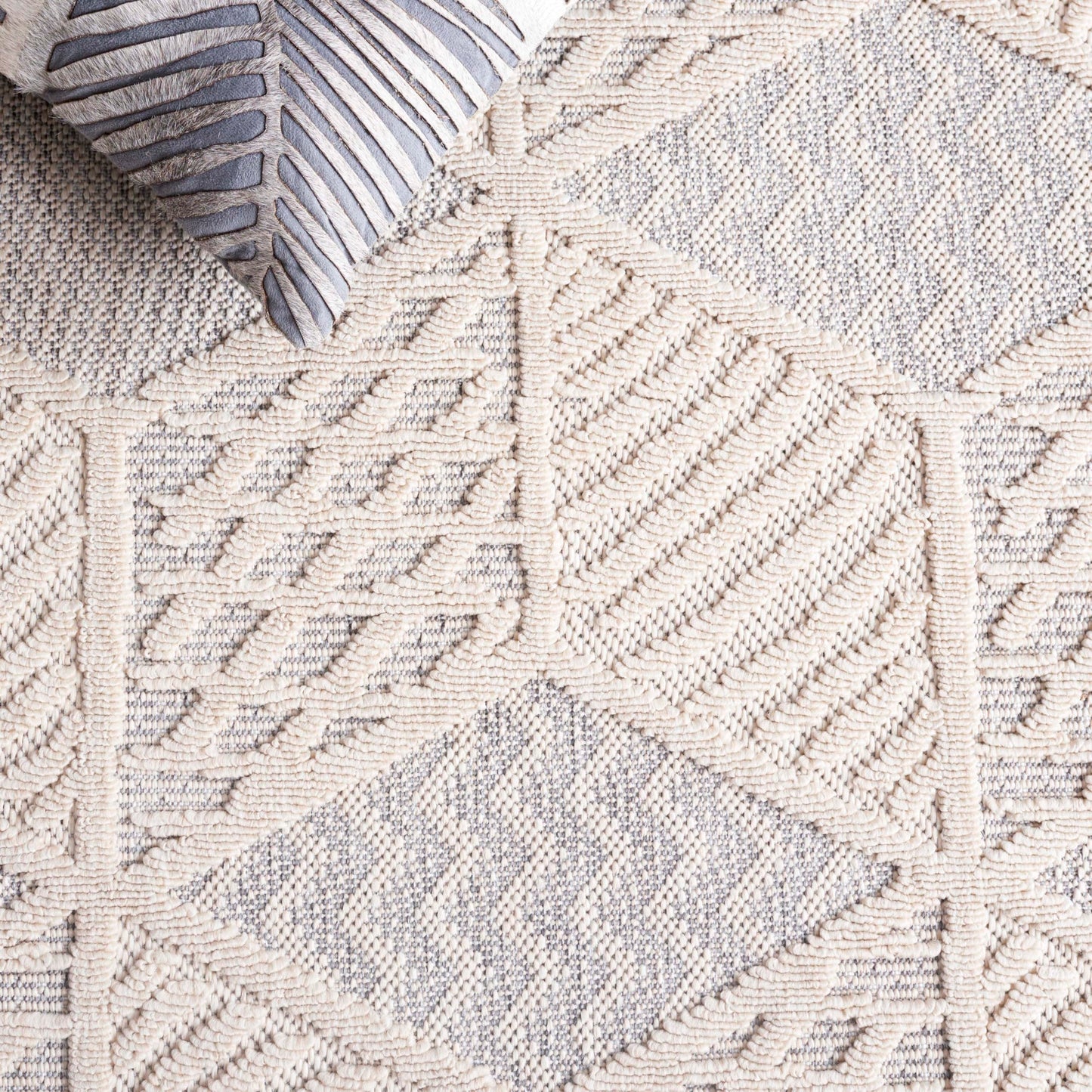 SAFAVIEH Washable Rug Outdoor Milos Collection - 5' x 7'6", Ivory, Non-Shedding & Easy to Clean, Ideal for Patio, Backyard, Mudroom (MLO114A)