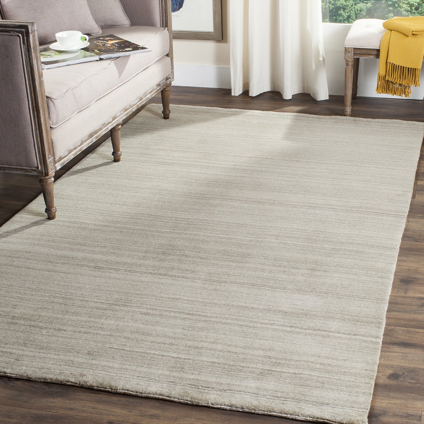 SAFAVIEH Himalaya Collection Accent Rug - 4' x 6', Stone, Handmade Wool, Ideal for High Traffic Areas in Entryway, Living Room, Bedroom (HIM820A)