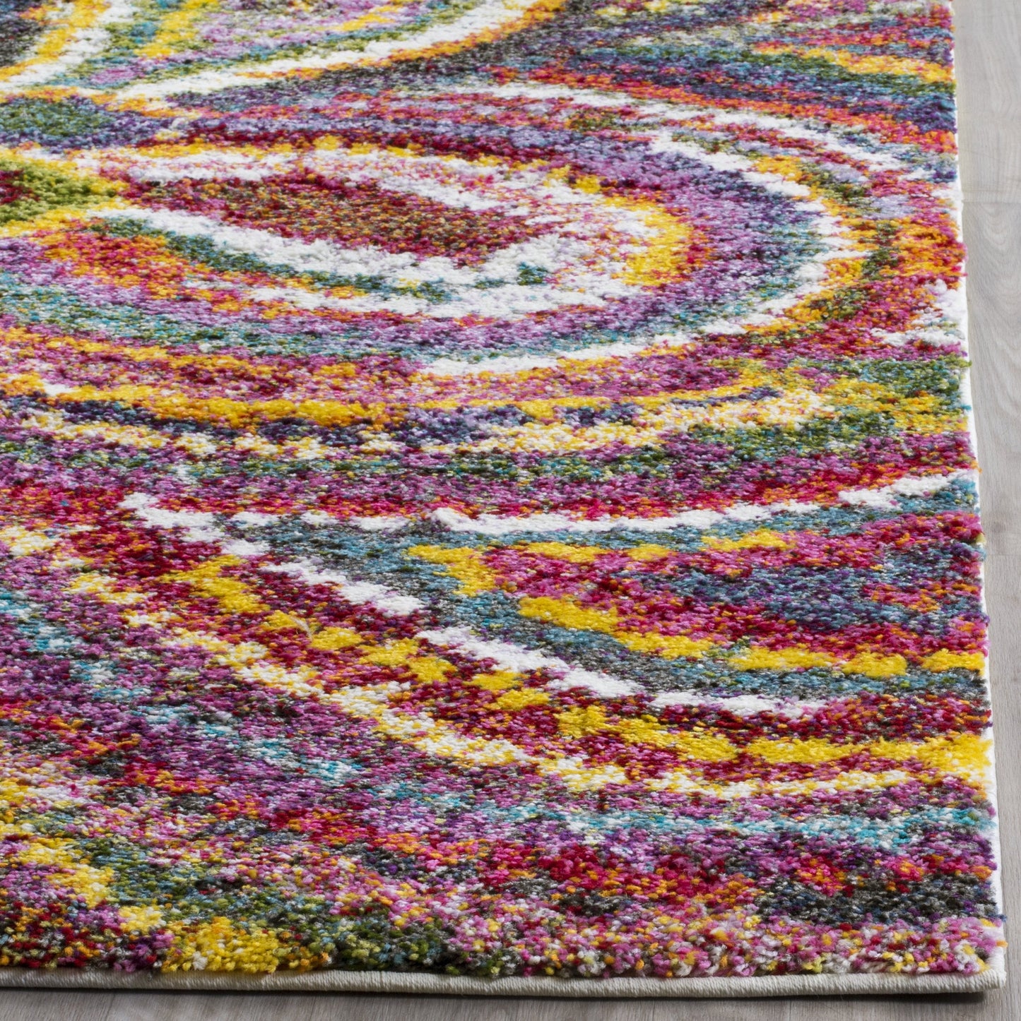 SAFAVIEH Fiesta Shag Collection Accent Rug - 4' x 6', Multi, Modern Floral Design, Non-Shedding & Easy Care, 0.5-inch Thick Ideal for High Traffic Areas in Entryway, Living Room, Bedroom (FSG383M)