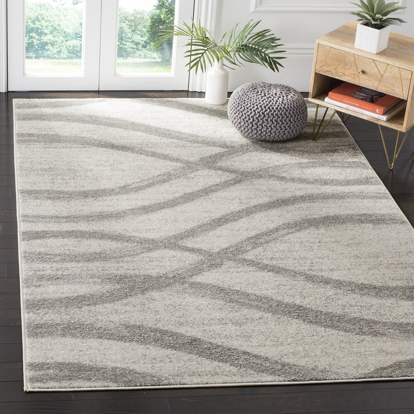 SAFAVIEH Area Rug 6x9 - Adirondack Collection - Cream & Grey, Modern Wave Design, Non-Shedding & Easy to Clean, Ideal for Living Room, Bedroom, Dining Space (ADR125C)