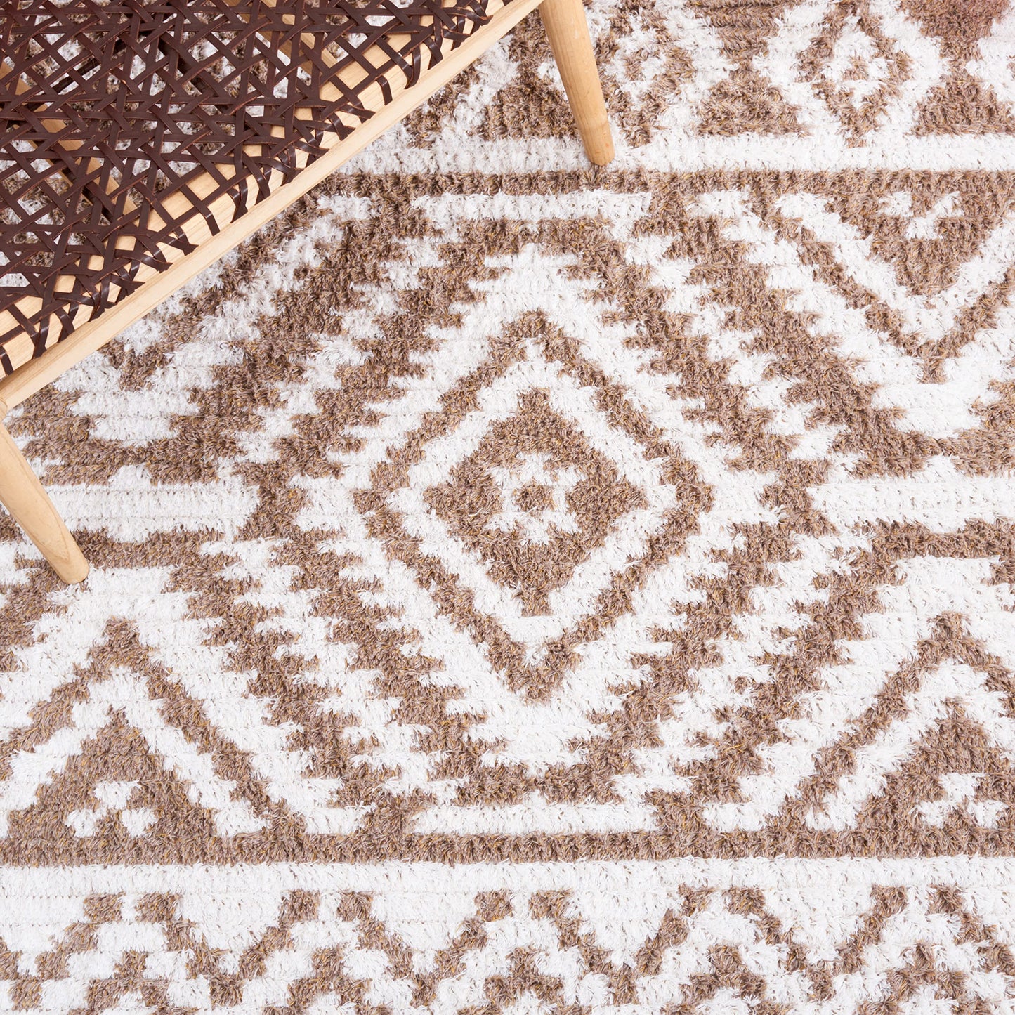 SAFAVIEH Area Rug 8x10 - Augustine Collection - Large - Taupe & Ivory, Cotton Moroccan Boho Tribal Fringe Design, Easy Cleaning, Ideal for Living Room, Bedroom, Office, Dining Space (AGT849E)