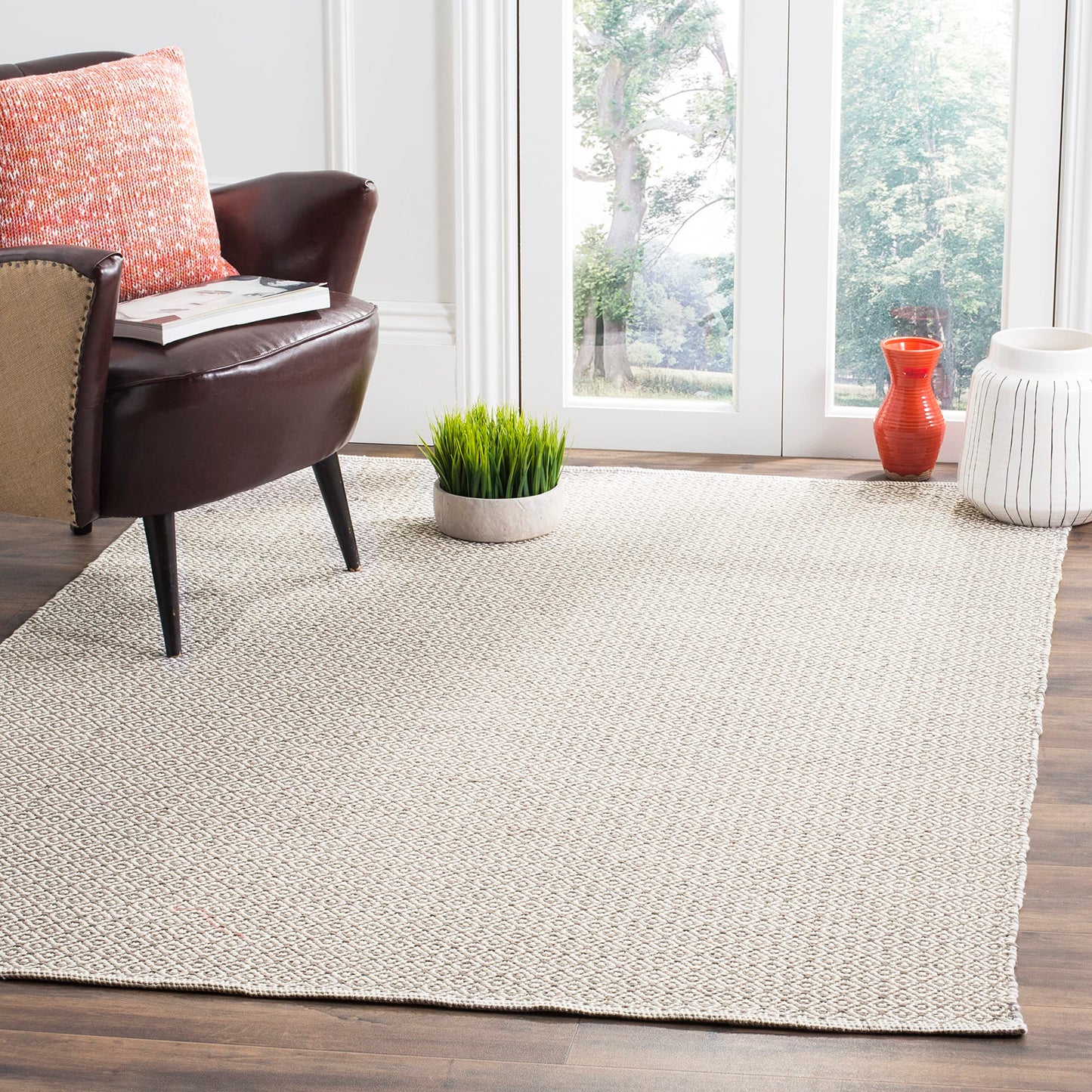 SAFAVIEH Area Rug 6x9 - Montauk Collection - Ivory & Grey, Handmade Cotton, Ideal for Living Room, Bedroom, Dining Space (MTK717A)