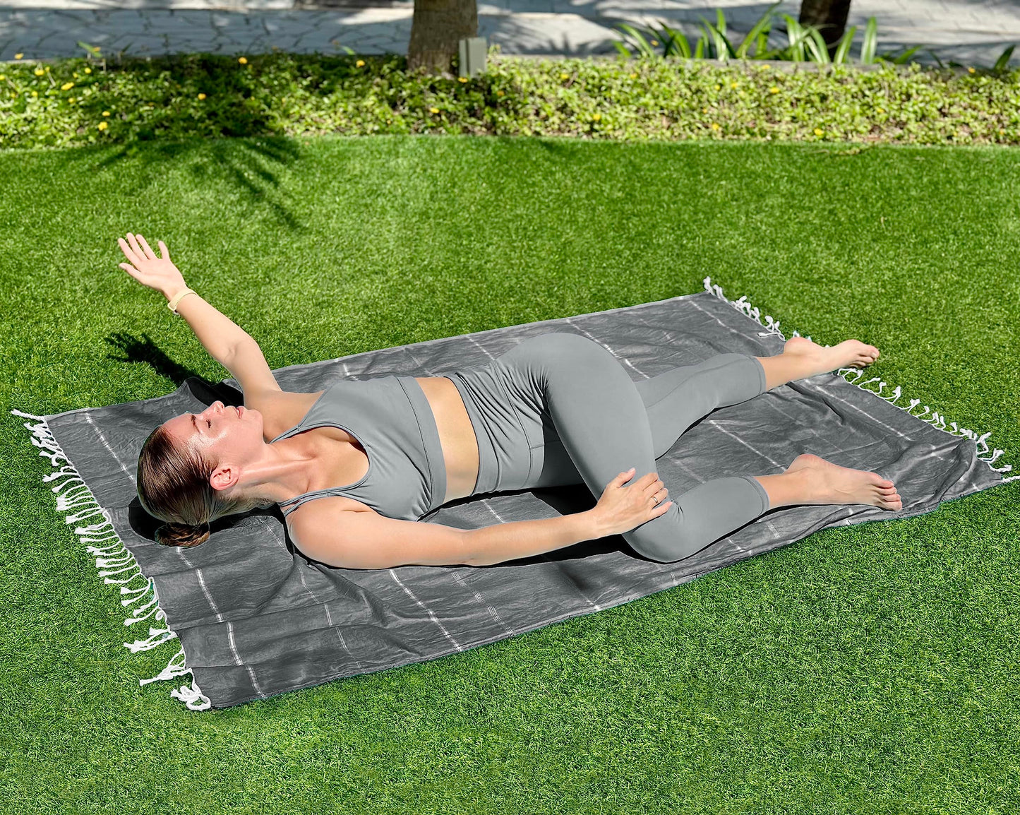 Utopia Towels Pack of 2 Turkish Beach Towel, 40 by 72 Inches, Oversized 100% Cotton, Sand Free Lightweight Absorbent Quick-Dry Beach Blanket, Extra Large Turkish Bath Towels for Travel and Pool, Grey