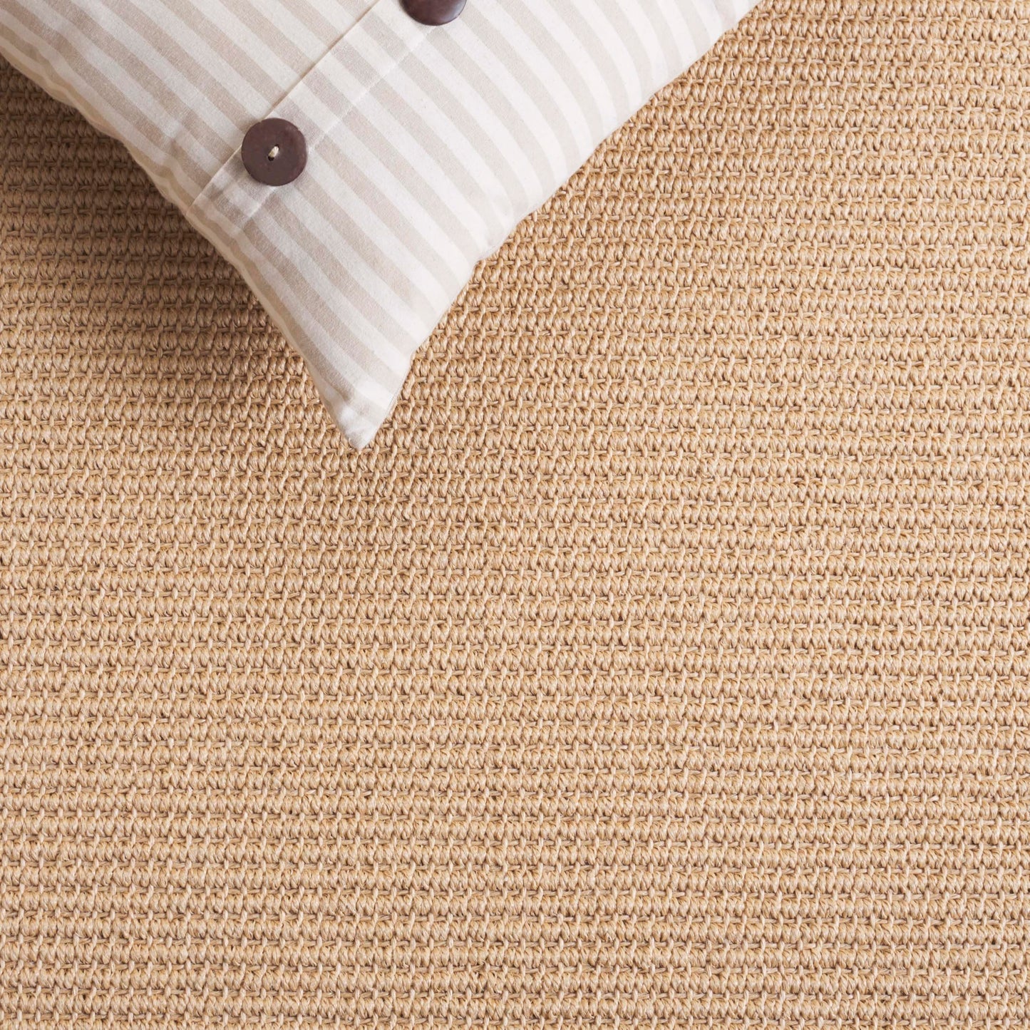 SAFAVIEH Washable Rug Outdoor Napa Faux Sisal Collection - 6' x 9', Maize & Beige, Non-Shedding & Easy to Clean, Ideal for Patio, Backyard, Mudroom (NFS109B)