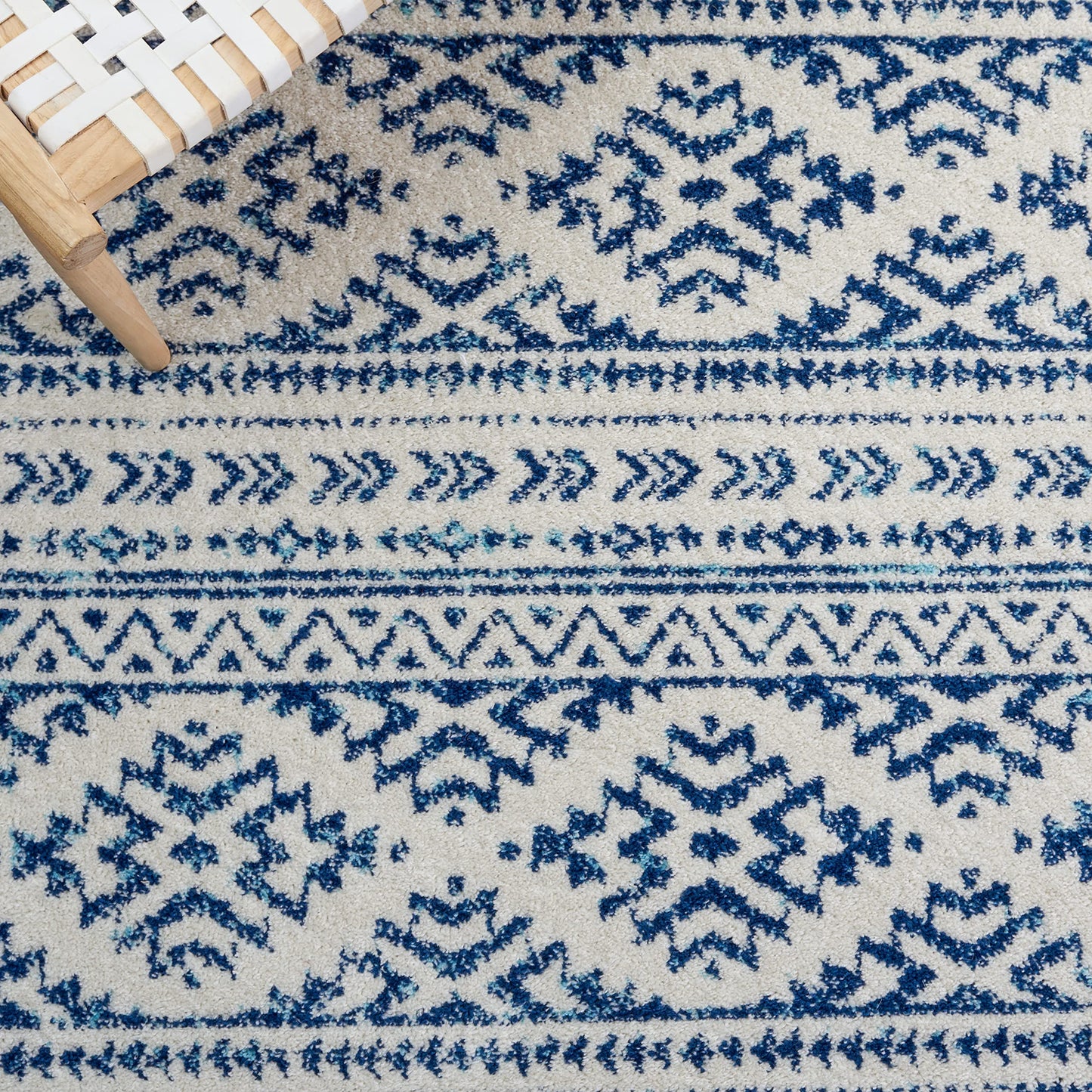 SAFAVIEH Area Rug 9x12 - Tulum Collection - Large - Ivory & Navy, Moroccan Boho Tribal Design, Non-Shedding & Easy to Clean, Ideal for Living Room, Bedroom, Dining Space (TUL272D)