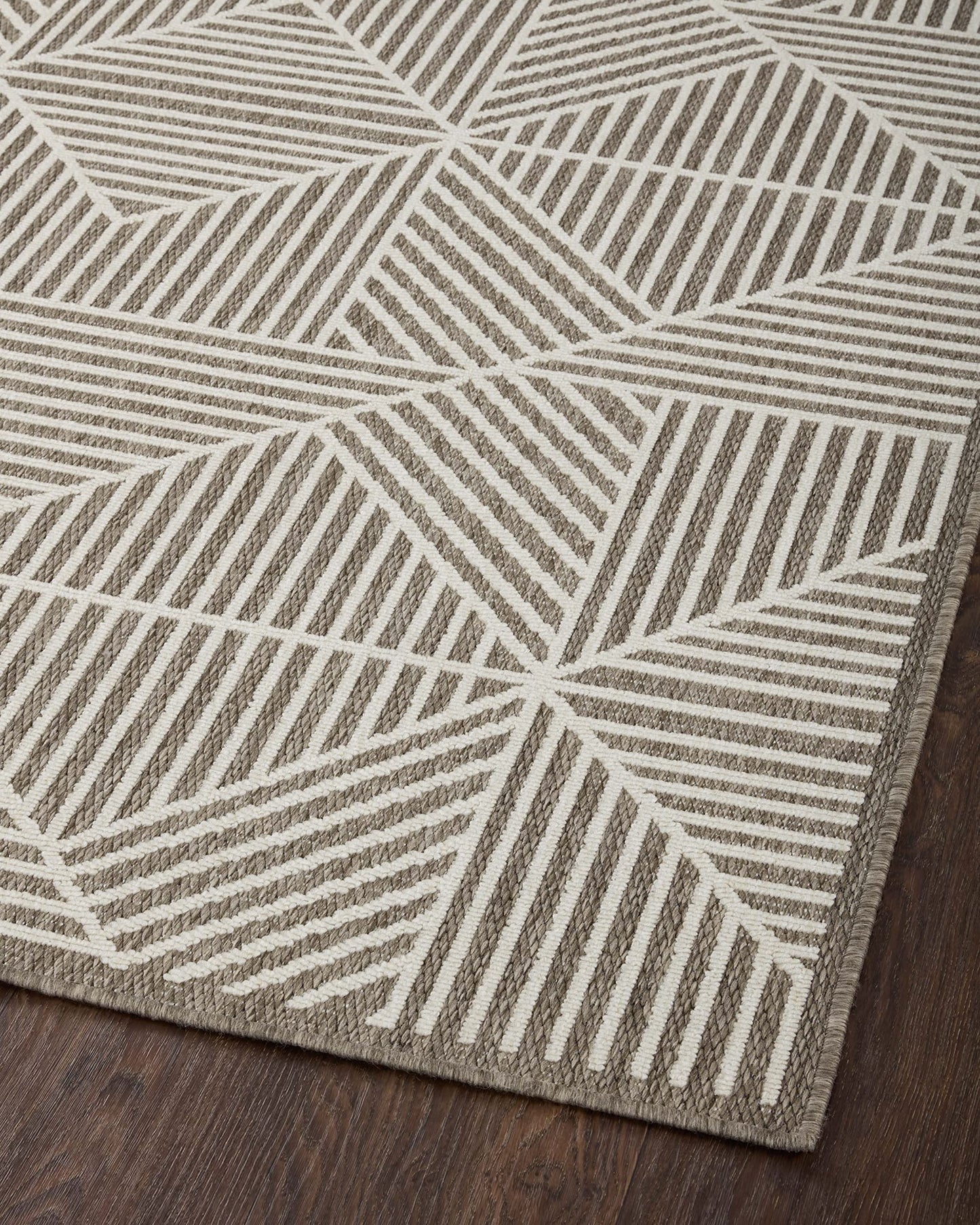 Loloi II Rainier Collection RAI-03 Beige/Ivory, Indoor/Outdoor 7'-10" x 10'-10" Area Rug