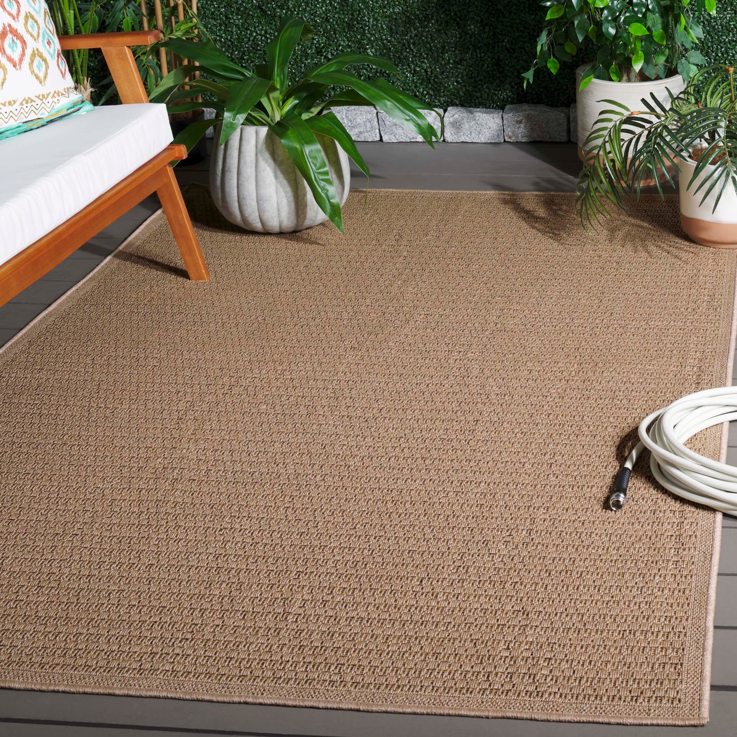 SAFAVIEH Washable Rug Outdoor Atrium Sisal Collection - 4' x 6', Beige, Non-Shedding & Easy to Clean, Ideal for Patio, Backyard, Mudroom (ATM101B)